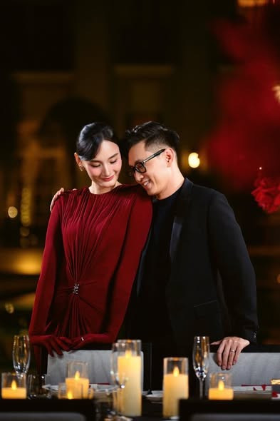 Người mẫu Lê Thúy cùng ông xã Đỗ An tổ chức buổi tiệc riêng tư, ấm cúng tại một khách sạn 5 sao ở TP HCM. Ảnh: FB Le Thuy