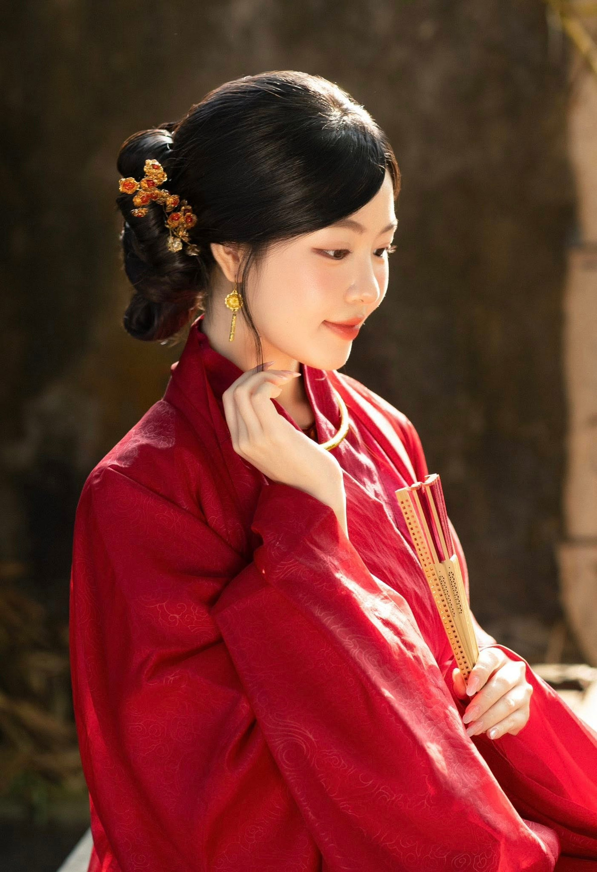 Điều đặc biệt là Lọ Lem không phải gương mặt quen thuộc với những vị khách du lịch này. Vì vậy, việc cô vẫn khiến nhiều người nước ngoài chú ý phần nào cho thấy sức hút từ nhan sắc nổi bật của ái nữ nhà MC Quyền Linh.