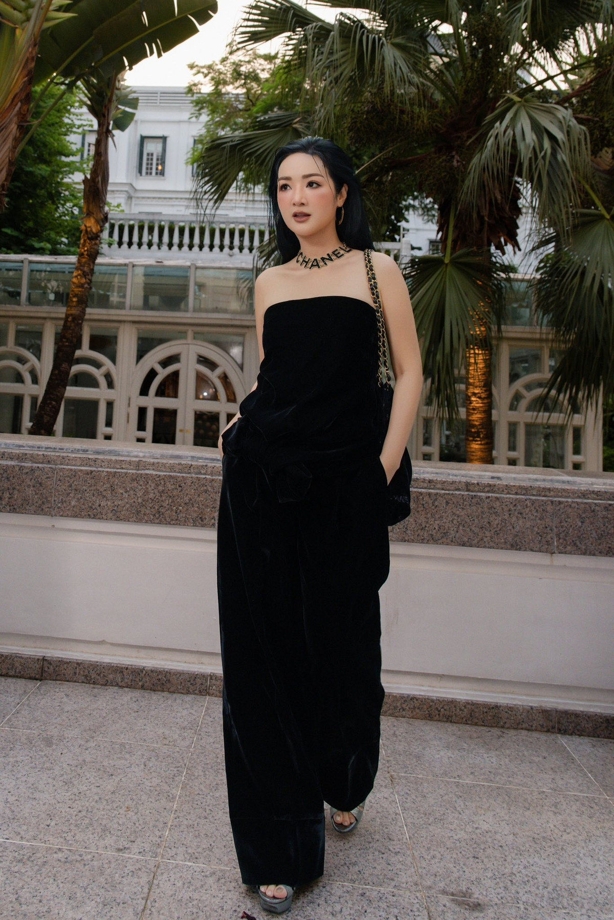 Hoa hậu Giáng My nhận "mưa" lời khen khi đăng ảnh mặc ton sur ton đen, tôn vẻ trẻ trung, sành điệu. Ảnh: FB Giang My Nguyen