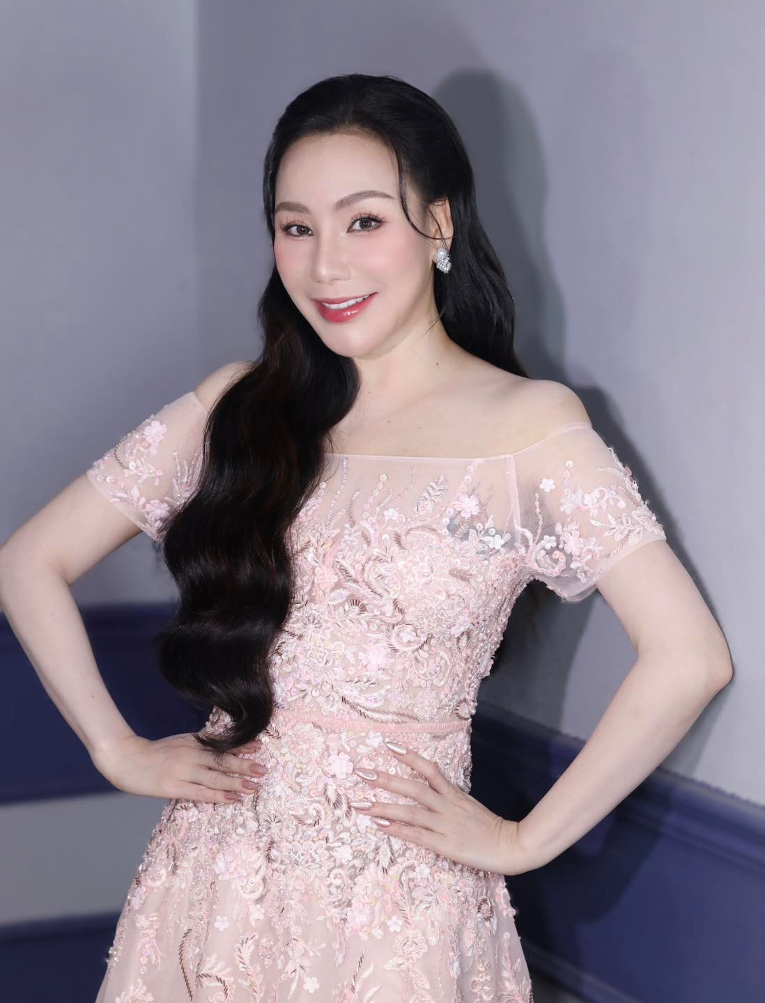 Cô cũng không quá bận tâm trước những lời khen chê về nhan sắc. Ảnh: FB Hồ Quỳnh Hương