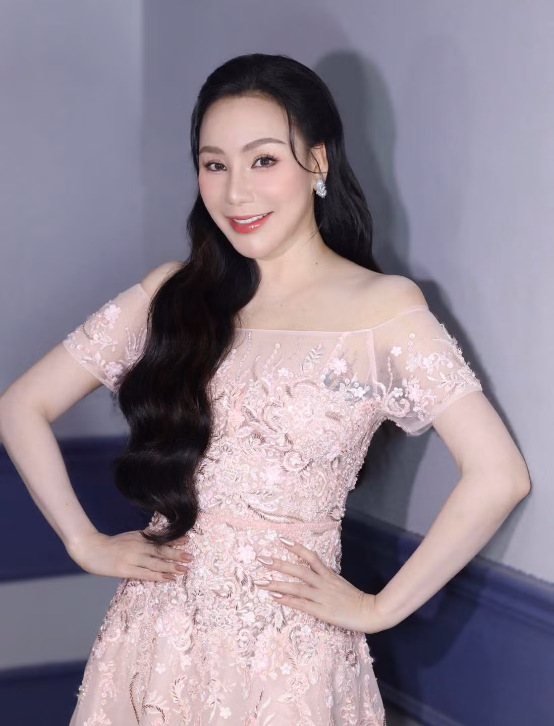 Cô cũng không quá bận tâm trước những lời khen chê về nhan sắc. Ảnh: FB Hồ Quỳnh Hương