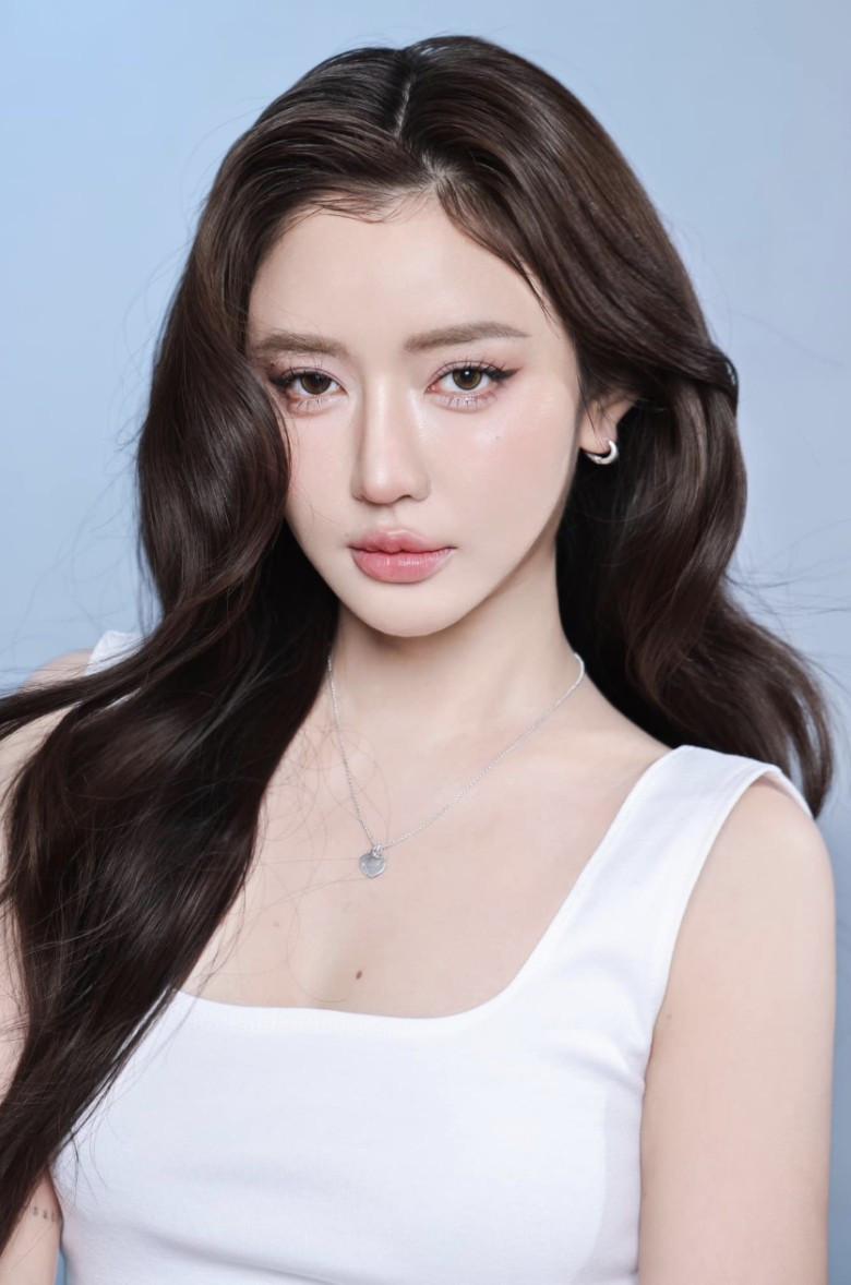 Nhan sắc hiện tại của Bích Phương sau khi thừa nhận đã nâng mũi và độn cằm.