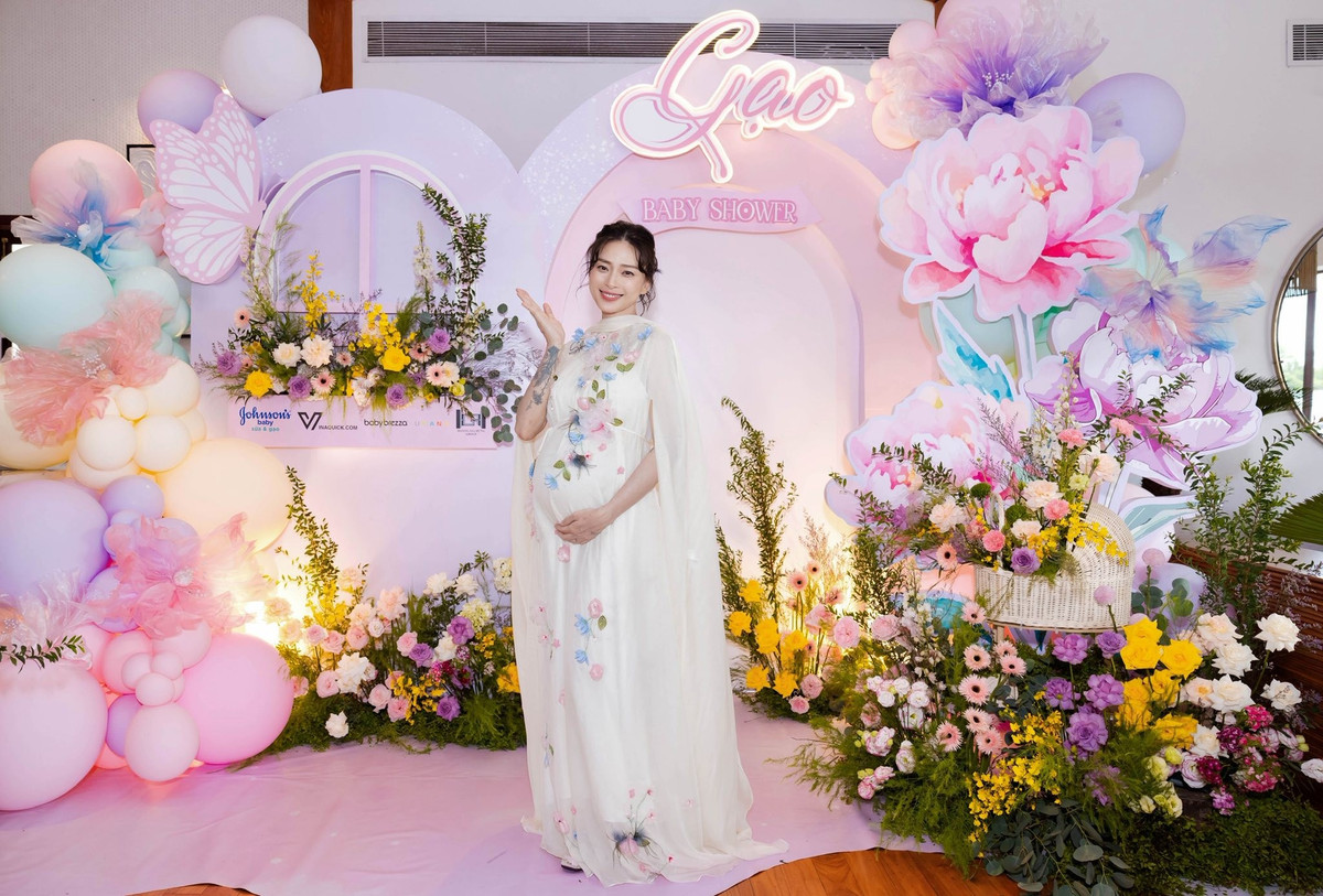 Ngô Thanh Vân mở tiệc chào đón con gái sắp ra đời. Ảnh: FB Ngo Thanh Van