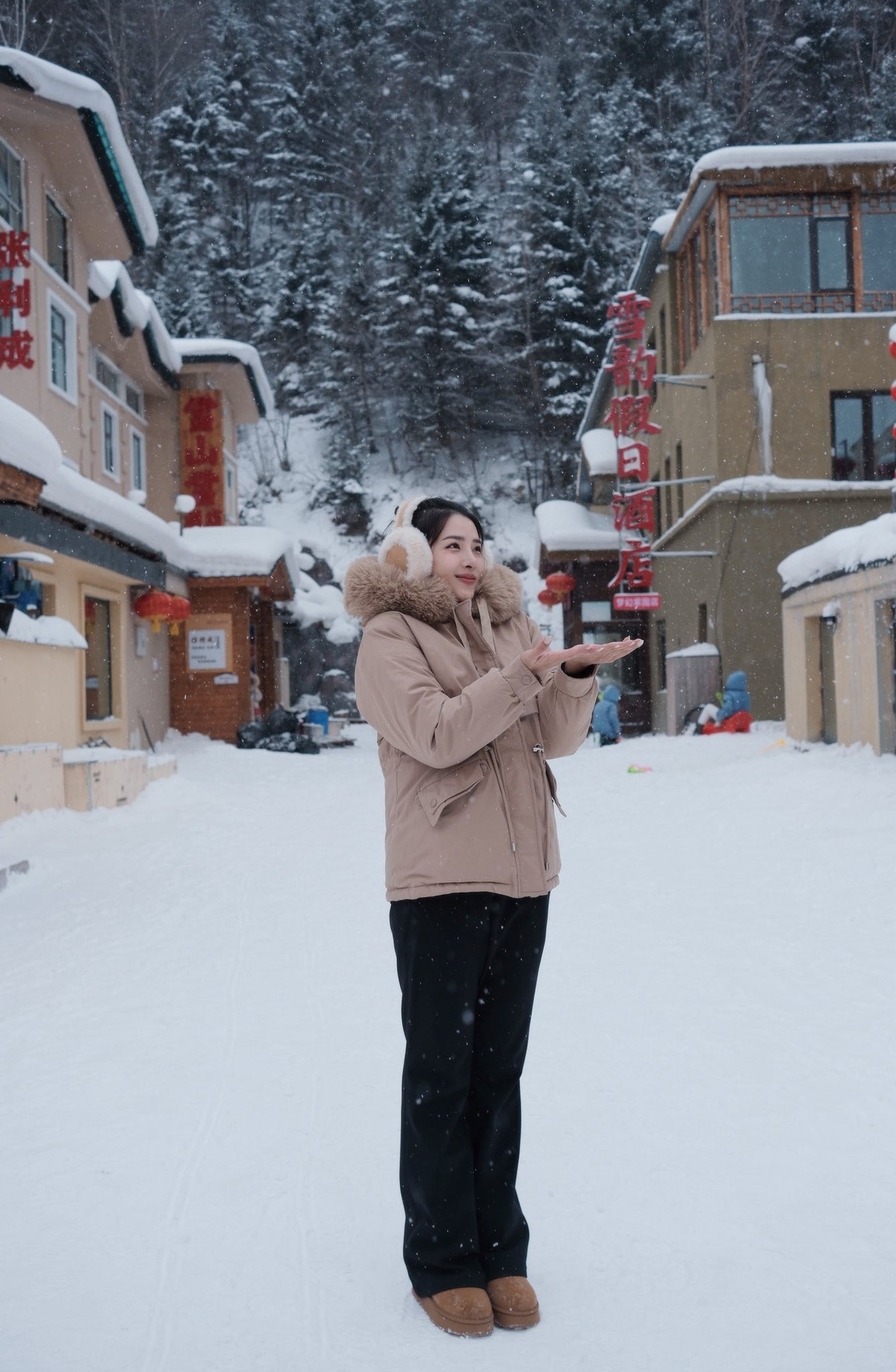 Khánh Vy cũng đồng hành với chồng trong các sự kiện, chương trình biểu diễn trong và ngoài nước.