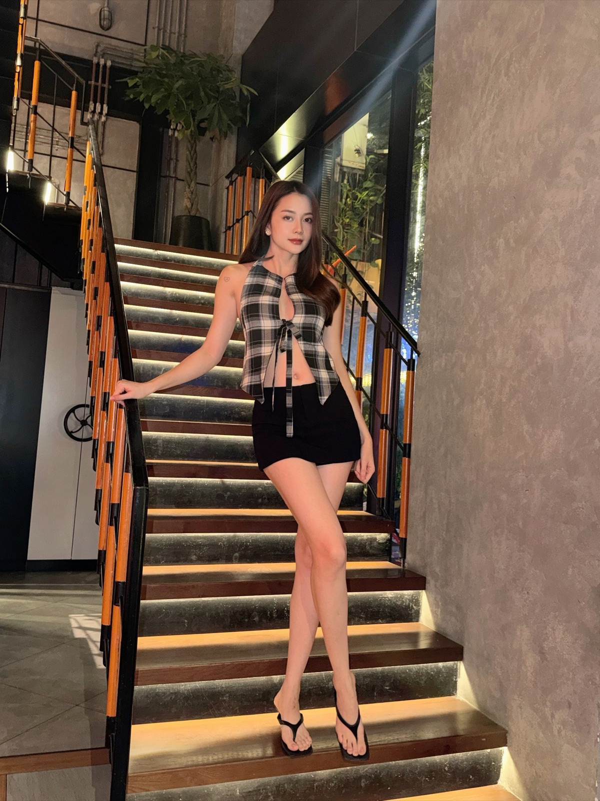 Mới đây, Thiều Bảo Trang gây chú ý khi đăng tải loạt hình ảnh đi hẹn hò lãng mạn cùng bạn trai.