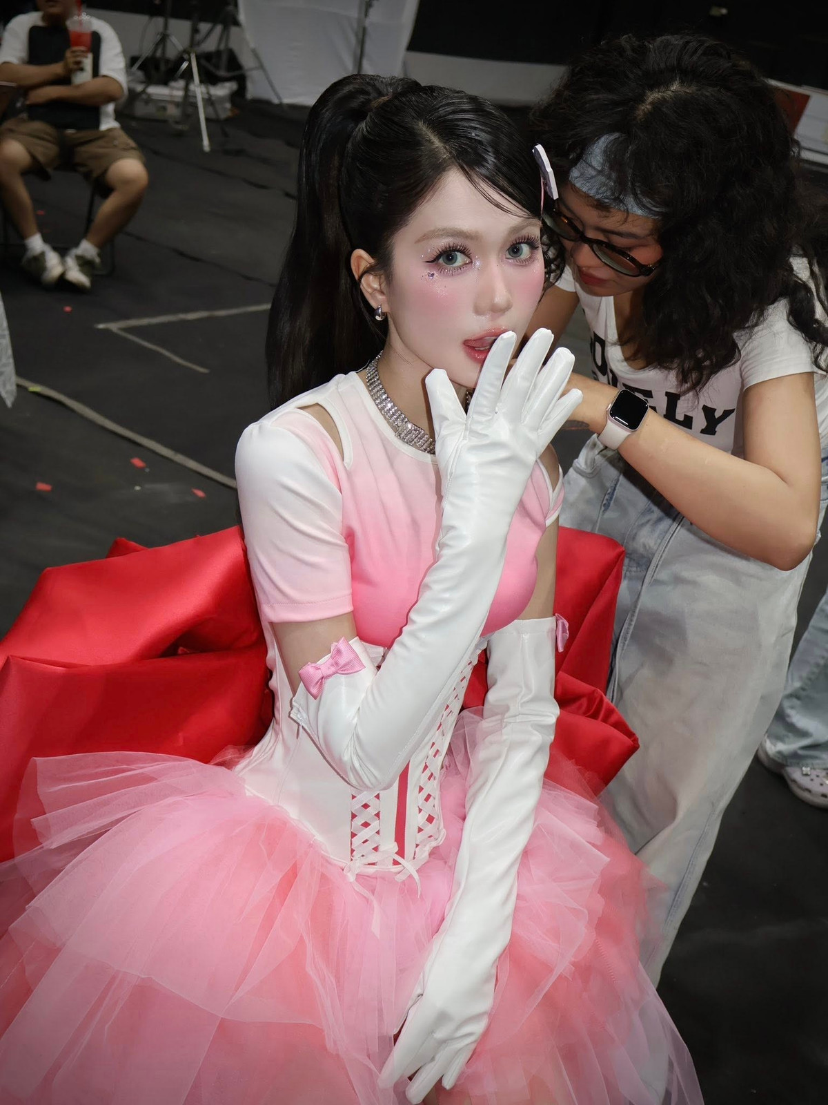 Tin tức sao Việt 30/5: Ngọc Trinh lên đồ lộng lẫy như công chúa: "Lâu lâu được “đổi vai” làm công chúa… mà là công chúa chính trong bữa tiệc sinh nhật siêu ngọt...". Ảnh: FB NGỌC TRINH