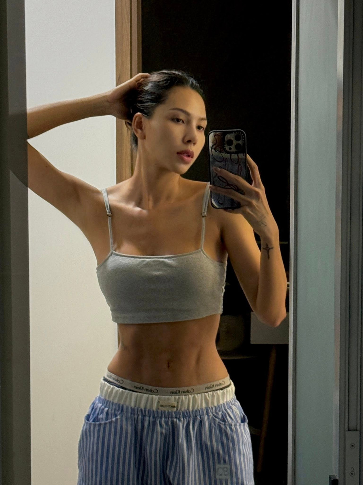 Tin tức sao Việt 26/6: Minh Triệu khoe eo không chút mỡ thừa. Ảnh: FB Pham Dinh Minh Trieu