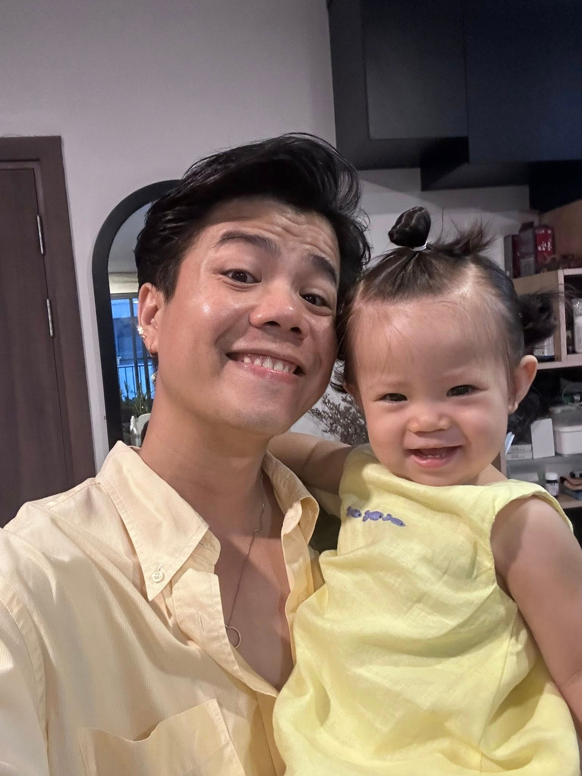 Ca sĩ Đinh Mạnh Ninh khoe con gái đáng yêu. Ảnh: FB Ninh Đinh Mạnh