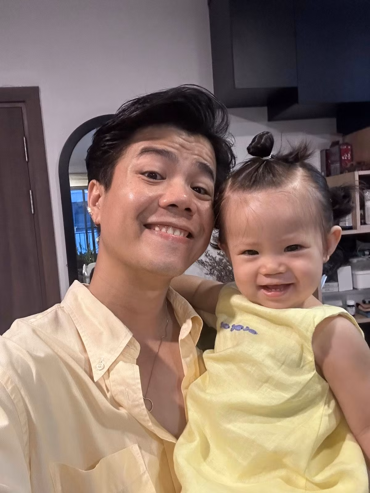 Ca sĩ Đinh Mạnh Ninh khoe con gái đáng yêu. Ảnh: FB Ninh Đinh Mạnh