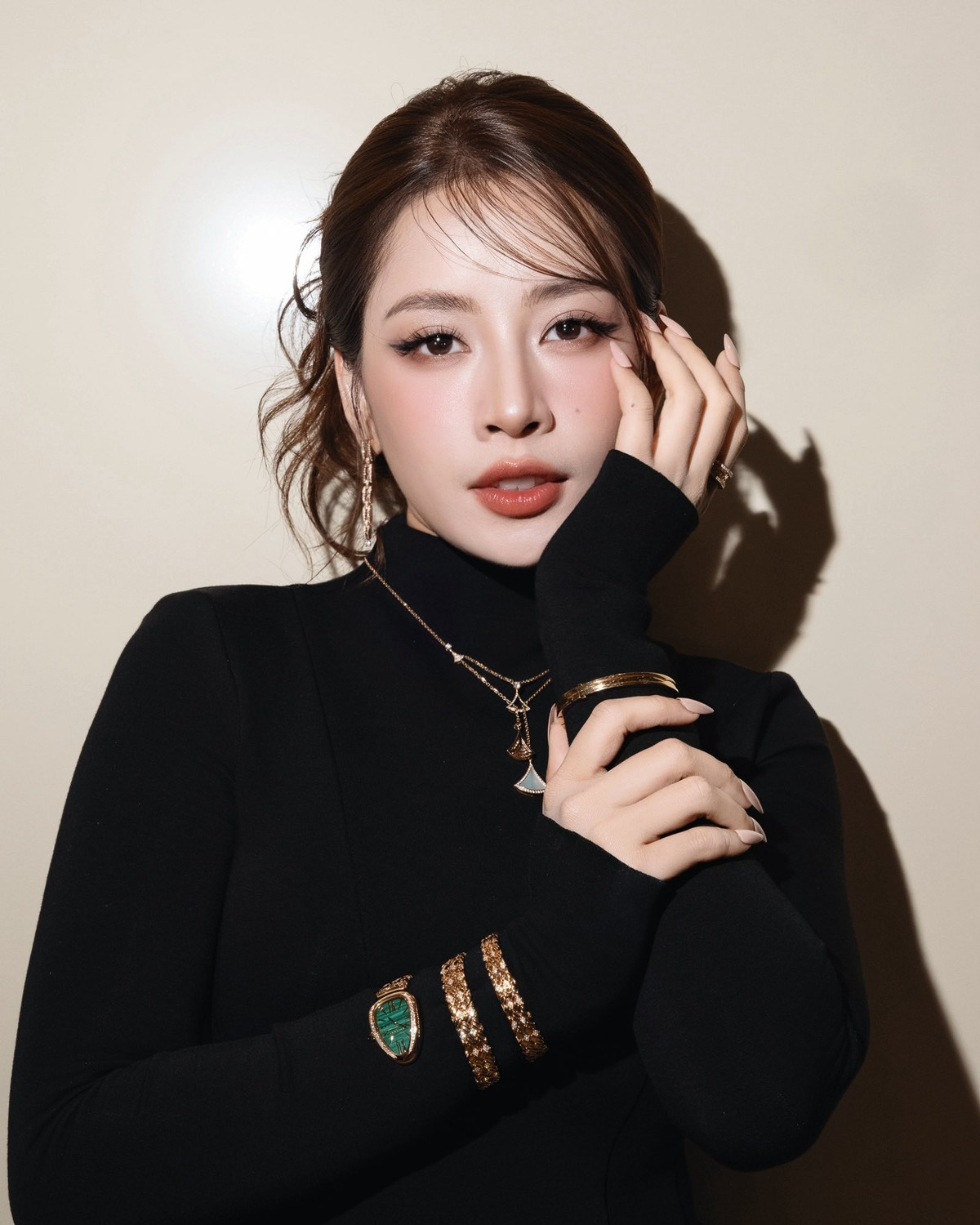 Ca sĩ Chi Pu đẹp quý phái. Ảnh: FB Chi Pu