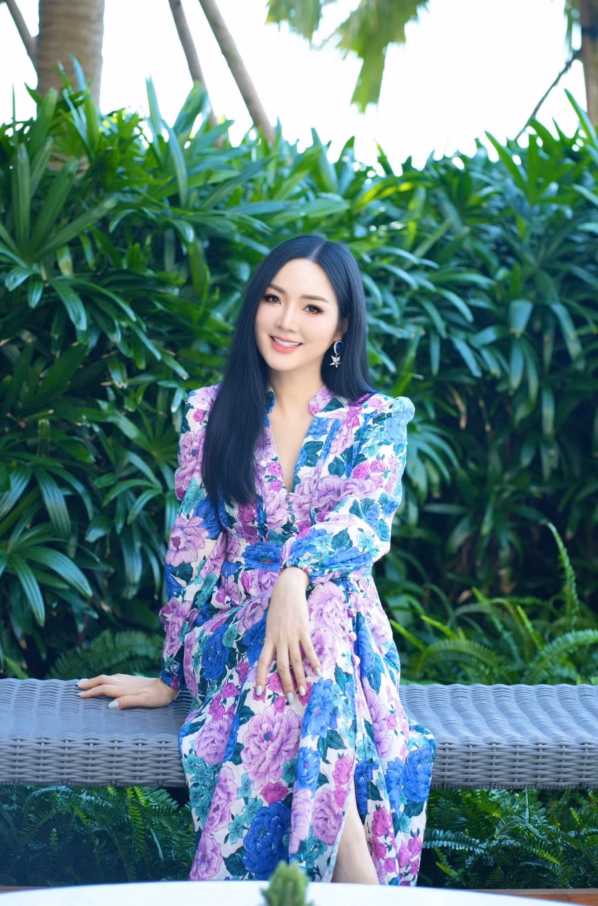 Hoa hậu Đền Hùng Giáng My diện váy với hoạ tiết hoa tím nhẹ nhàng, kiêu sa. Ảnh: FB Giang My Nguyen