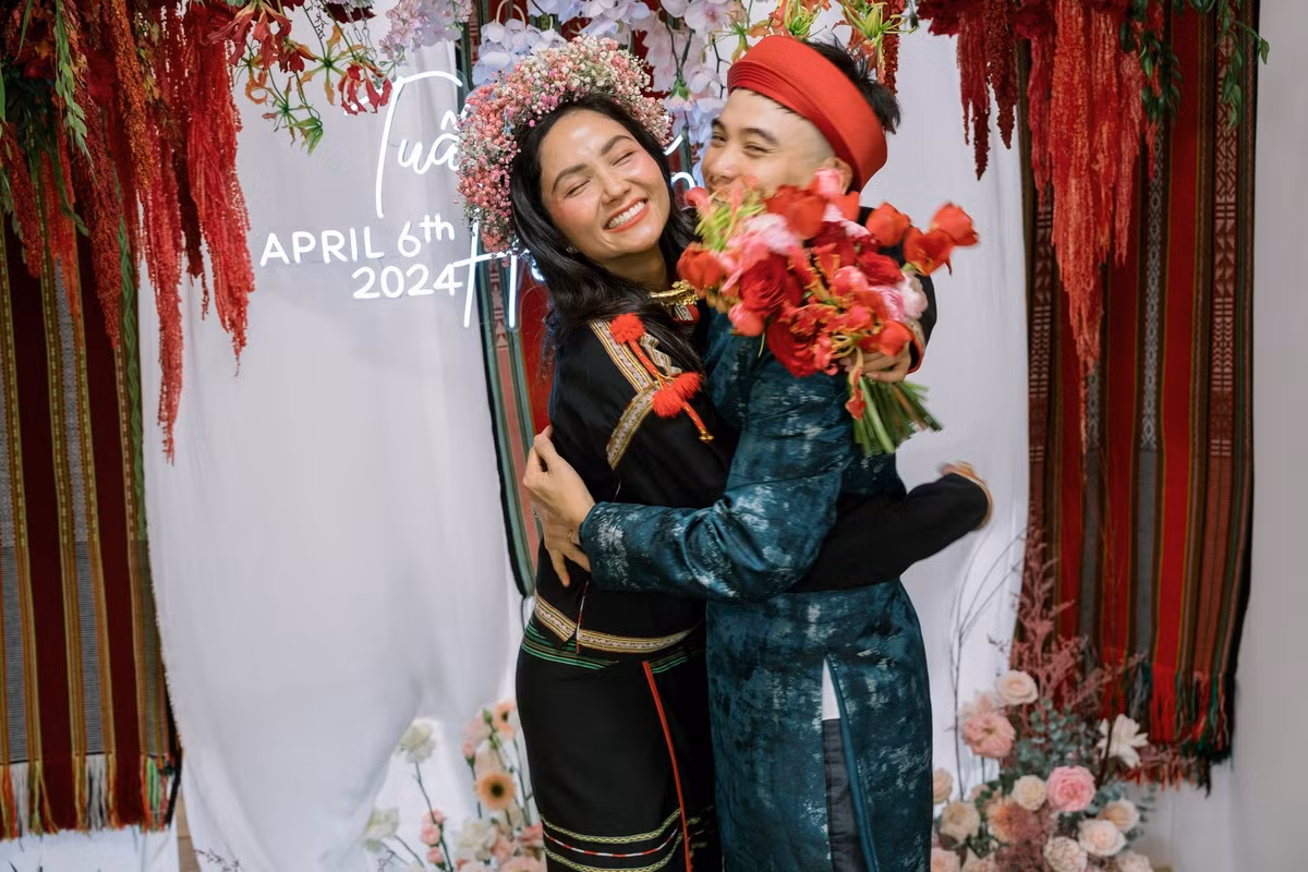 Hoa hậu H'hen Niê chia sẻ khoảnh khắc lễ ăn hỏi với Tuấn Khôi tại quê nhà Tây Nguyên từ năm 2024. Ảnh: FB H'Hen Niê