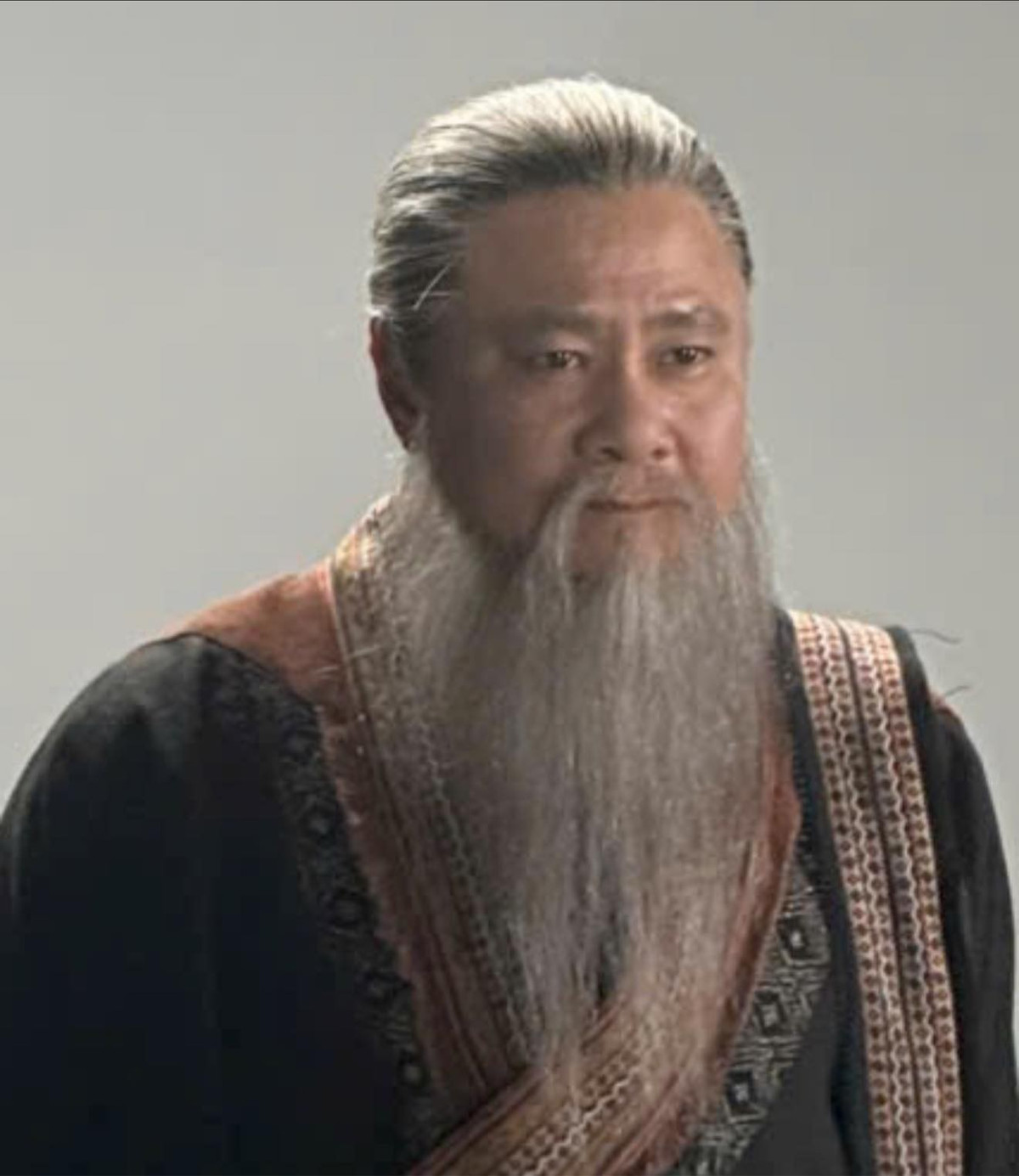 NSND Tự Long bày tỏ sự bỡ ngỡ và trăn trở khi lần đầu trải nghiệm đóng phim cổ trang điện ảnh. Ảnh: FB Tự Long