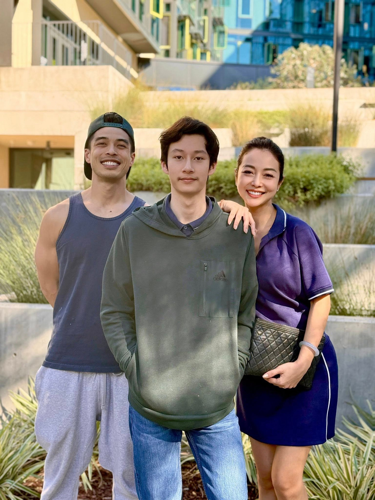 Tin tức sao Việt 28/10: Jennifer Phạm cho biết cô cùng em trai đưa Bảo Nam đi thăm một loạt trường để con cảm nhận sớm không khí của giảng đường. Ảnh: FB Jennifer Pham