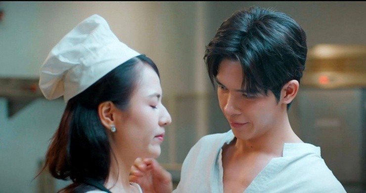 Nhiều người cho rằng ngoại hình của anh trên phim không toát lên vẻ sang trọng hay thần thái “tổng tài” như mong đợi. Gương mặt khi lên hình bị nhận xét là khá bình thường, đặc biệt ở những phân cảnh cận mặt.