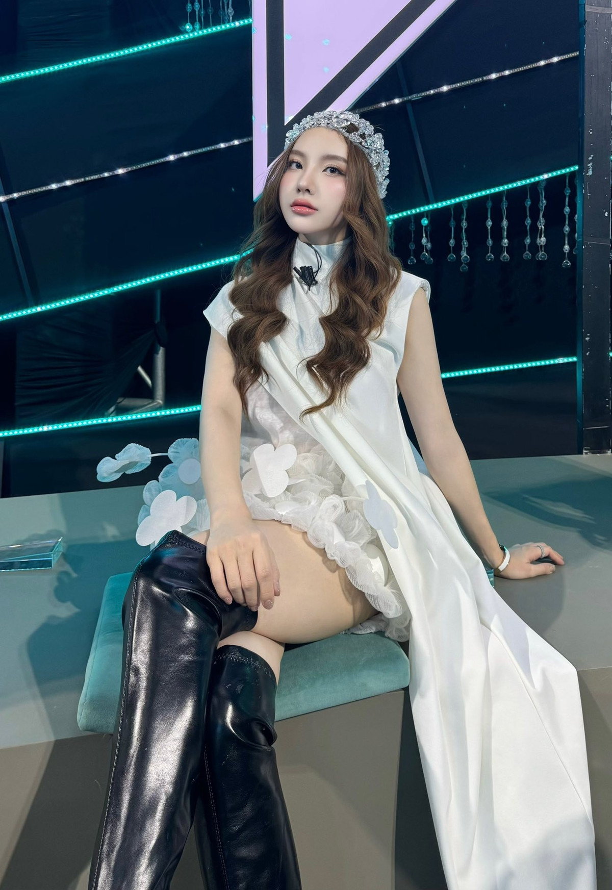 Cô không đóng khung mình trong một phong cách nhất định. Ảnh: FB Hạnh Sino