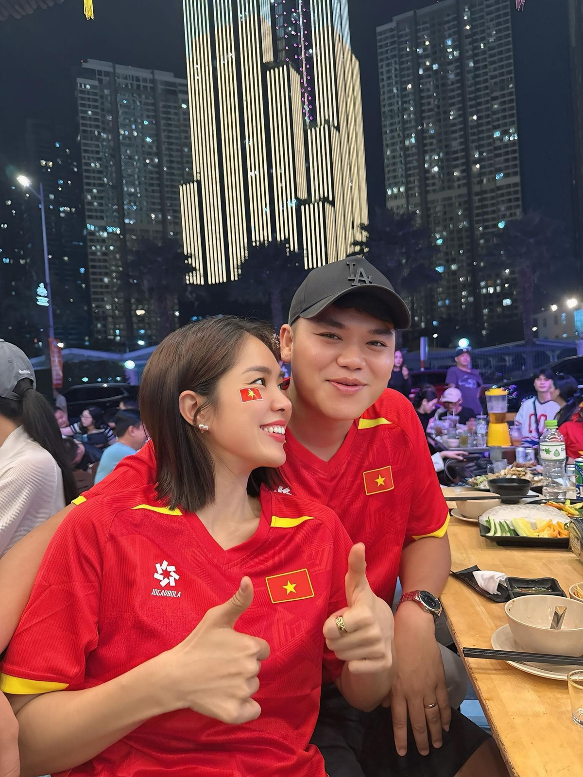 Lê Phương là gương mặt quen thuộc của màn ảnh Việt, ghi dấu ấn qua nhiều vai diễn giàu cảm xúc trên cả truyền hình lẫn sân khấu kịch. Sở hữu lối diễn xuất chân thật và chiều sâu, cô luôn được khán giả yêu mến không chỉ bởi tài năng mà còn bởi sự nỗ lực không ngừng trong nghề.