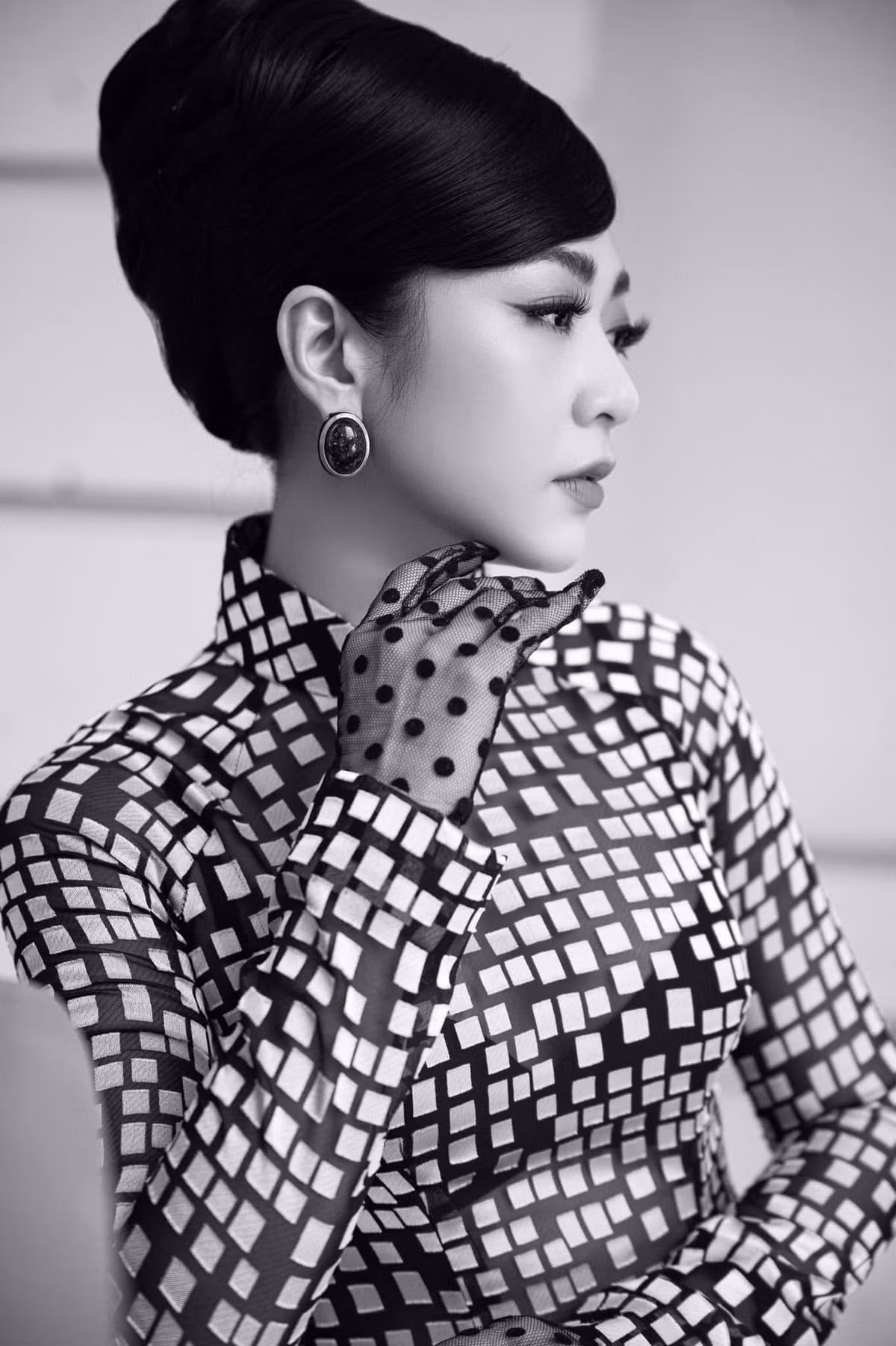 Những năm qua, Hà Thanh Xuân sống ở Mỹ, thỉnh thoảng về nước biểu diễn trong các chương trình âm nhạc, sự kiện của doanh nghiệp và hoạt động thiện nguyện. Ảnh: FBNV