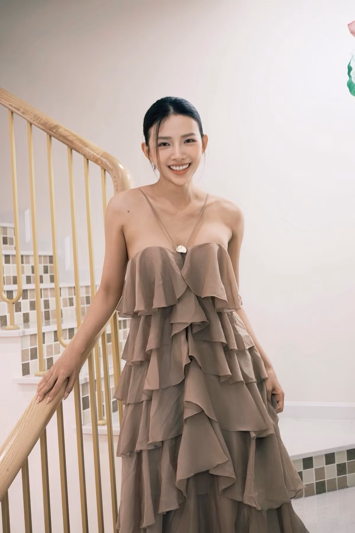 Vợ Phan Mạnh Quỳnh chuộng váy áo gợi cảm. Ảnh: FB Huỳnh Khánh Vy