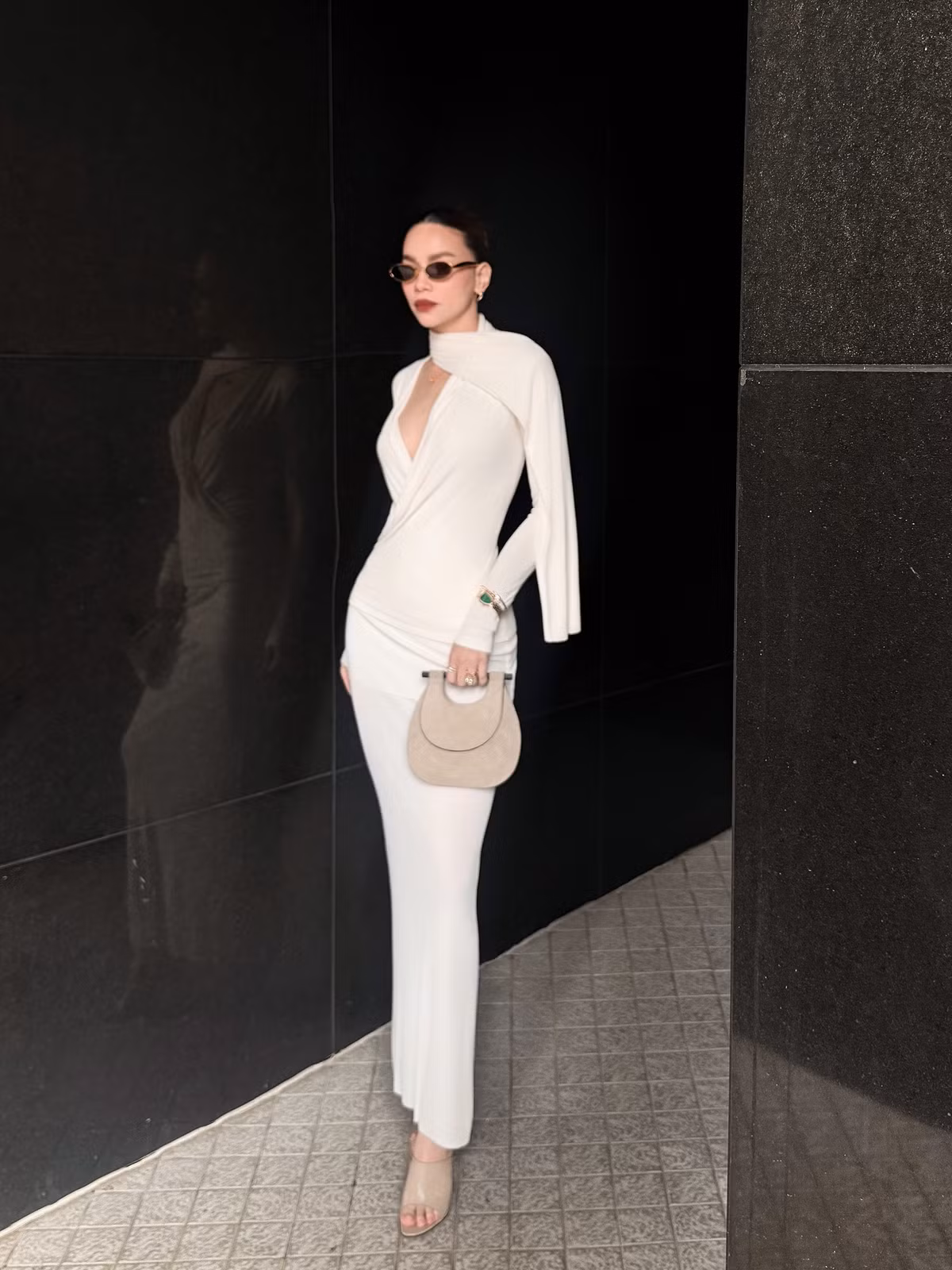 Giọng ca Cô đơn trên sofa luôn biết cách biến hóa phong cách để tỏa sáng trong mọi khung hình.