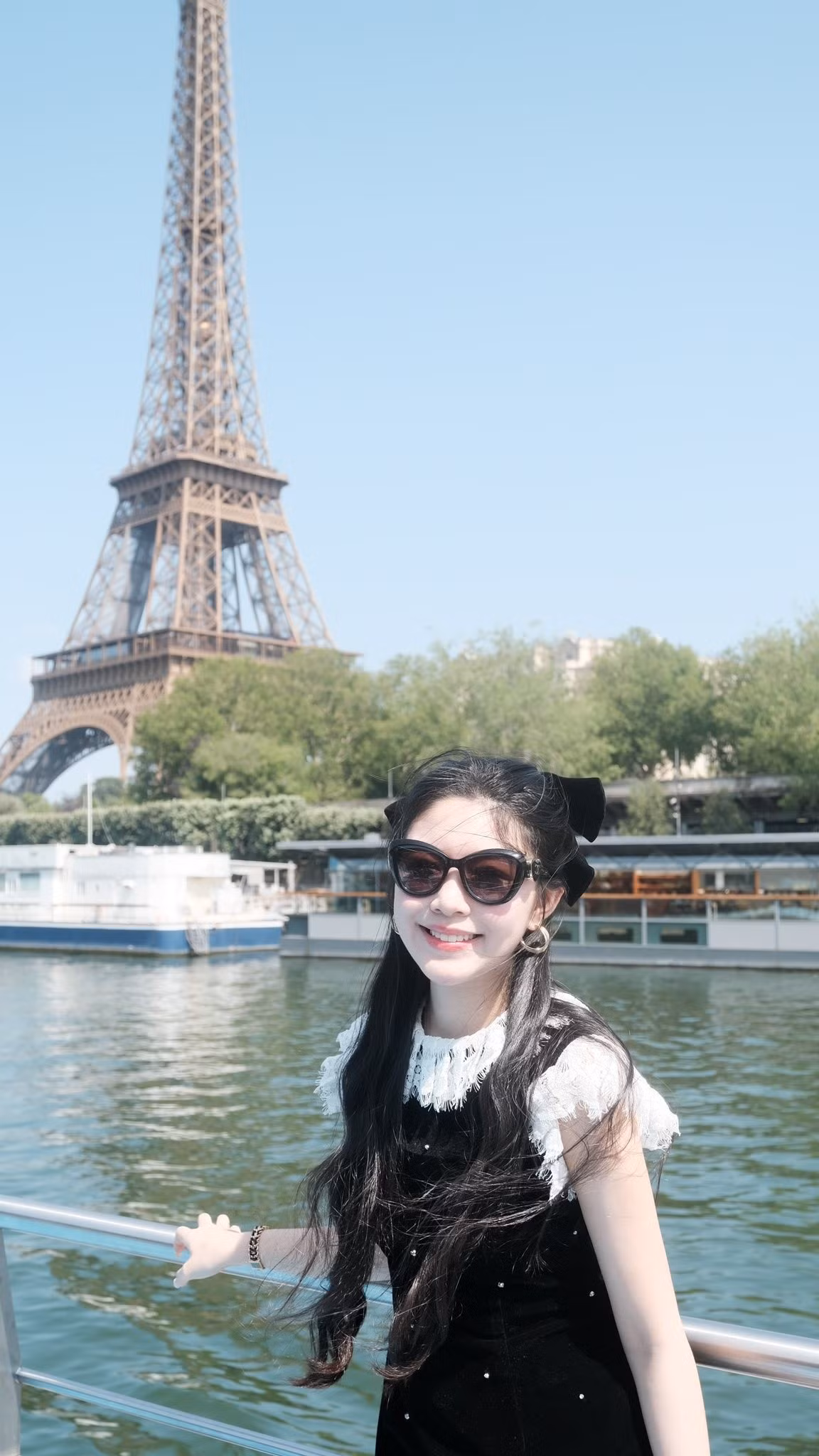 Lọ Lem - con gái MC Quyền Linh du lịch Pháp. Ảnh: FB Mai Thảo Linh