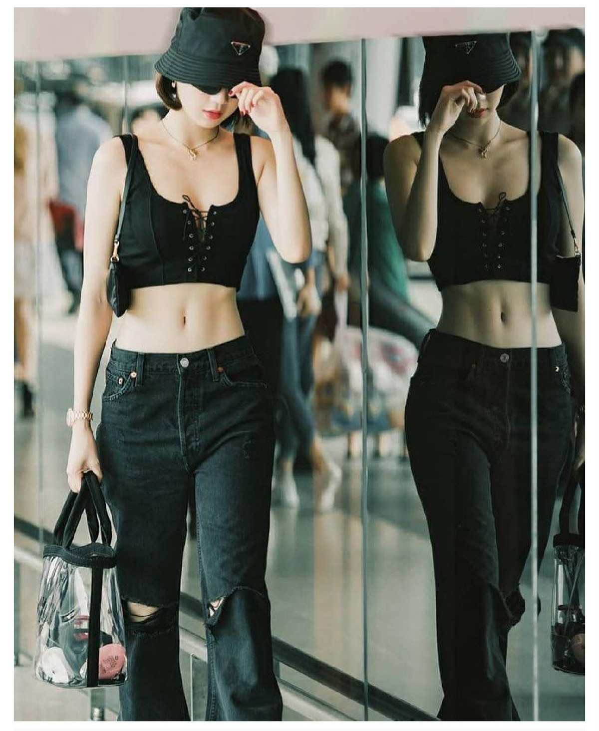 Gắn liền với Ngọc Trinh là từ khóa “vòng eo 56cm” trứ danh, thân hình mảnh mai nhưng đường cong rõ nét, đôi chân dài thẳng tắp cùng làn da trắng phát sáng.