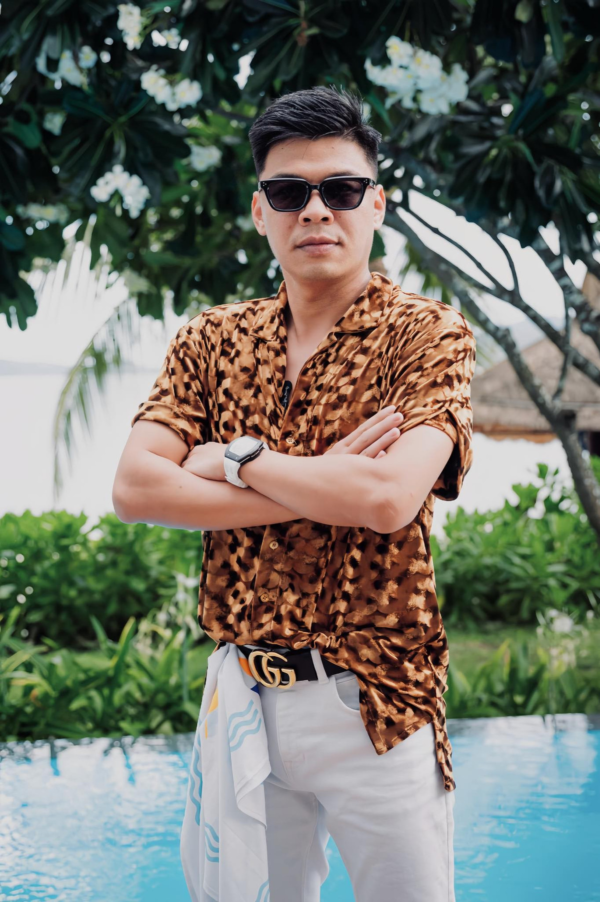 Diễn viên Trung Ruồi ở ngoài lên đồ cũng "rất gì và này nọ". Ảnh: FB Trung Ruồi