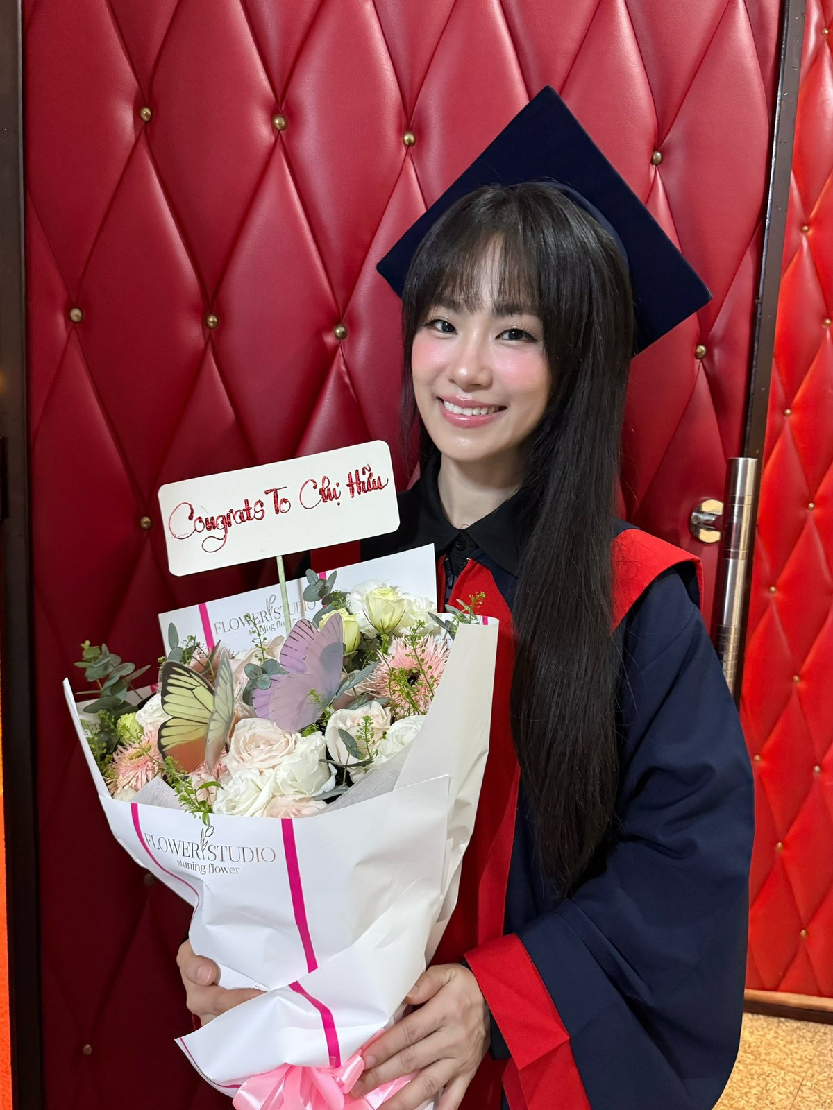 Dưới phần bình luận, người hâm mộ dành nhiều lời khen ngợi cho ngoại hình “trẻ mãi không già”, “không bị thời gian tác động” của nữ ca sĩ.