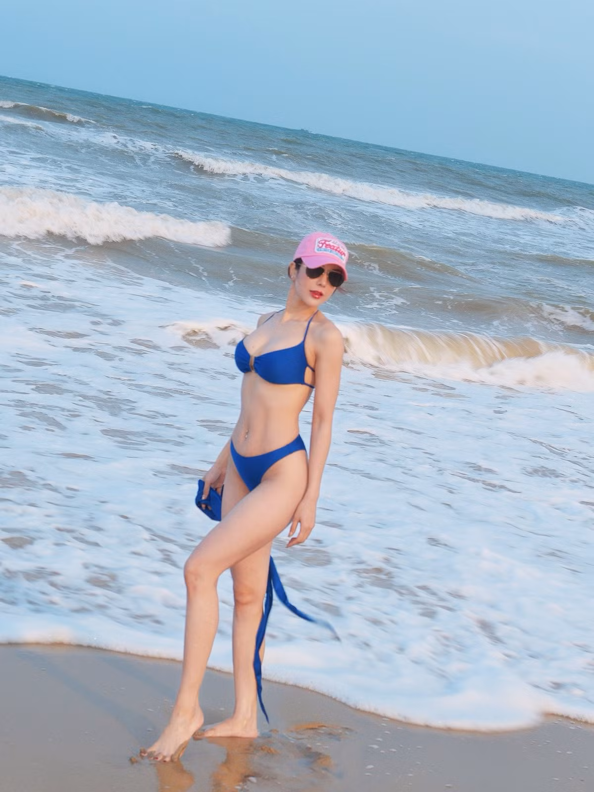 Nhiều khán giả nhận xét, so với trước đây, Diệp Lâm Anh không chỉ giữ được hình thể đáng ngưỡng mộ mà còn toát lên thần thái tự tin, quyến rũ và trưởng thành hơn.