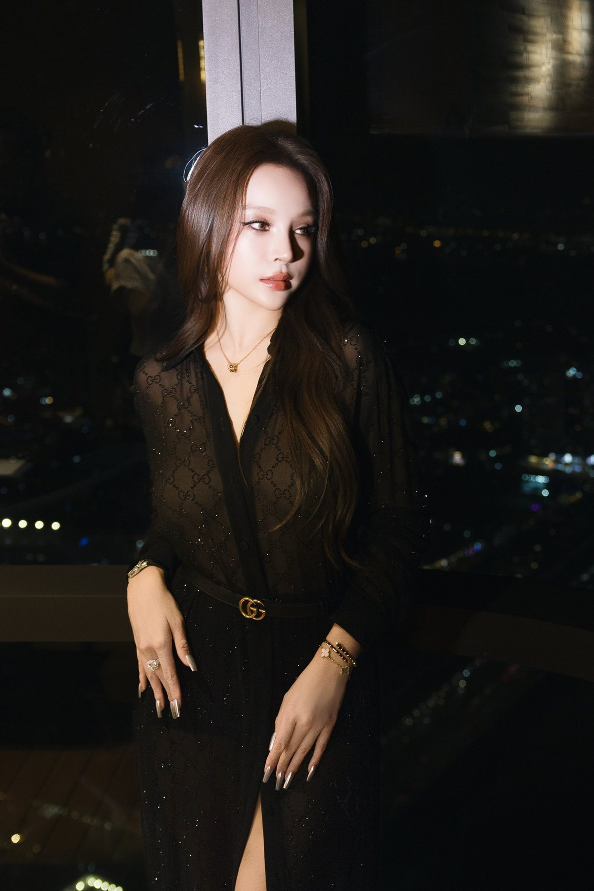 Không chỉ sở hữu cuộc sống sung túc, đáng mơ ước, cô còn khiến nhiều người ngưỡng mộ bởi gu thời trang sang chảnh và đặc biệt là bí quyết giữ gìn sắc vóc ấn tượng.