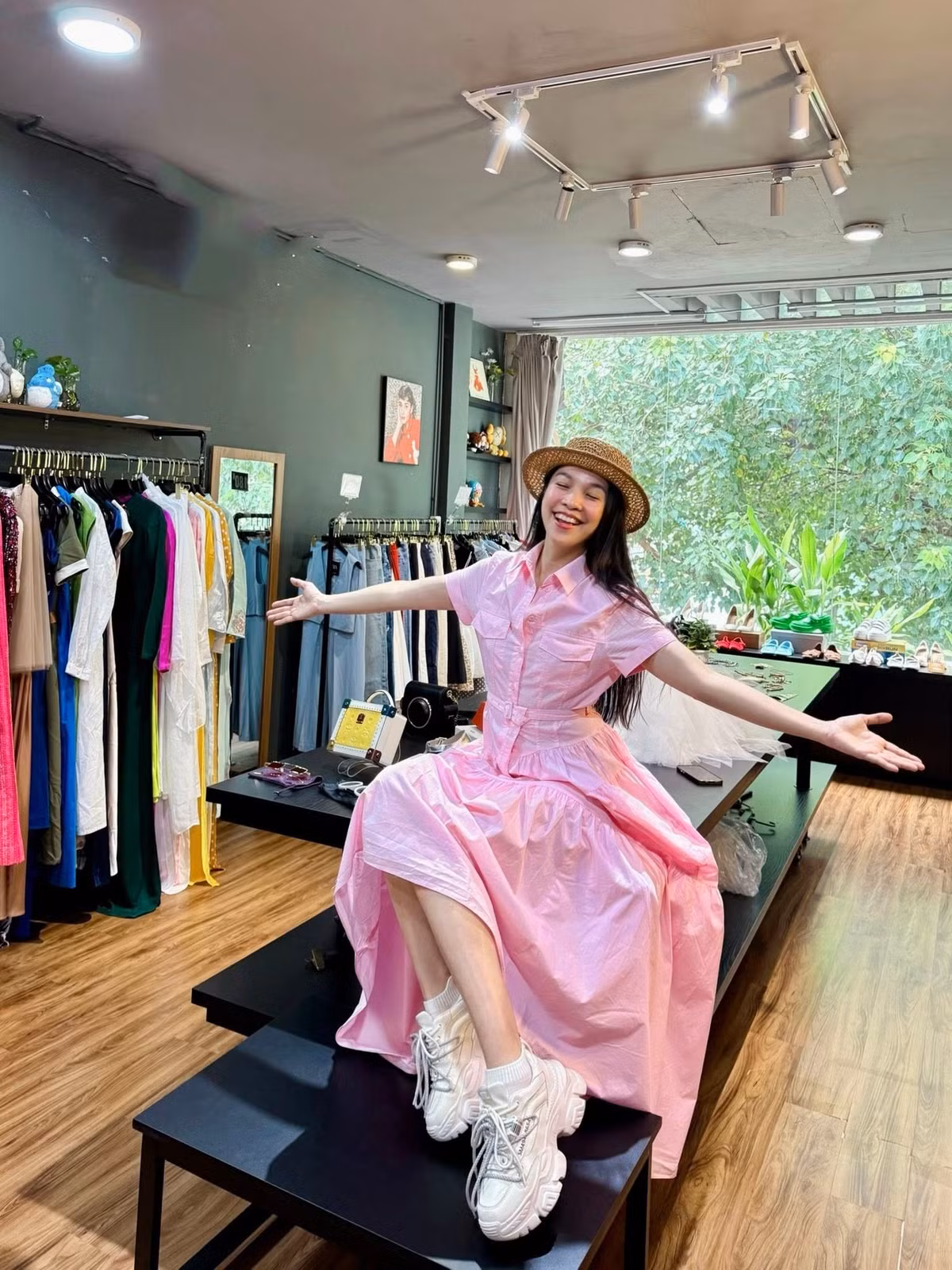 Dù không còn hoạt động rầm rộ, Hiền Thục vẫn duy trì các dự án âm nhạc riêng và biểu diễn theo lời mời.