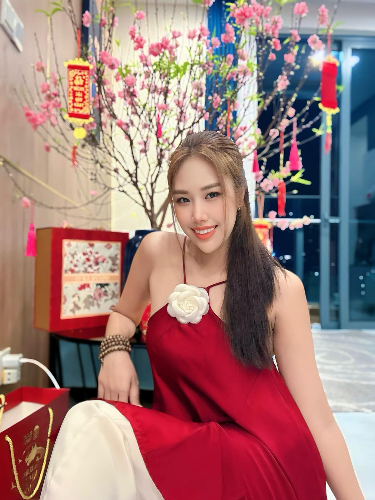 Trong những hình ảnh được đăng tải trên trang cá nhân, vợ của Quang Minh đã về lại vóc dáng thon như chưa từng sinh nở. Ảnh: FB Tăng Khánh Chi