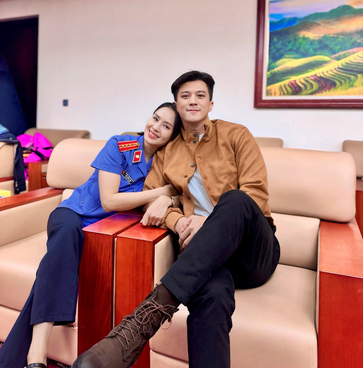 Đáng chú ý, Hồng Diễm và Hà Việt Dũng hiện đang là cặp đôi vợ chồng trên màn ảnh nhỏ trong bộ phim Lằn Ranh – tác phẩm đang chiếm sóng khung giờ vàng.