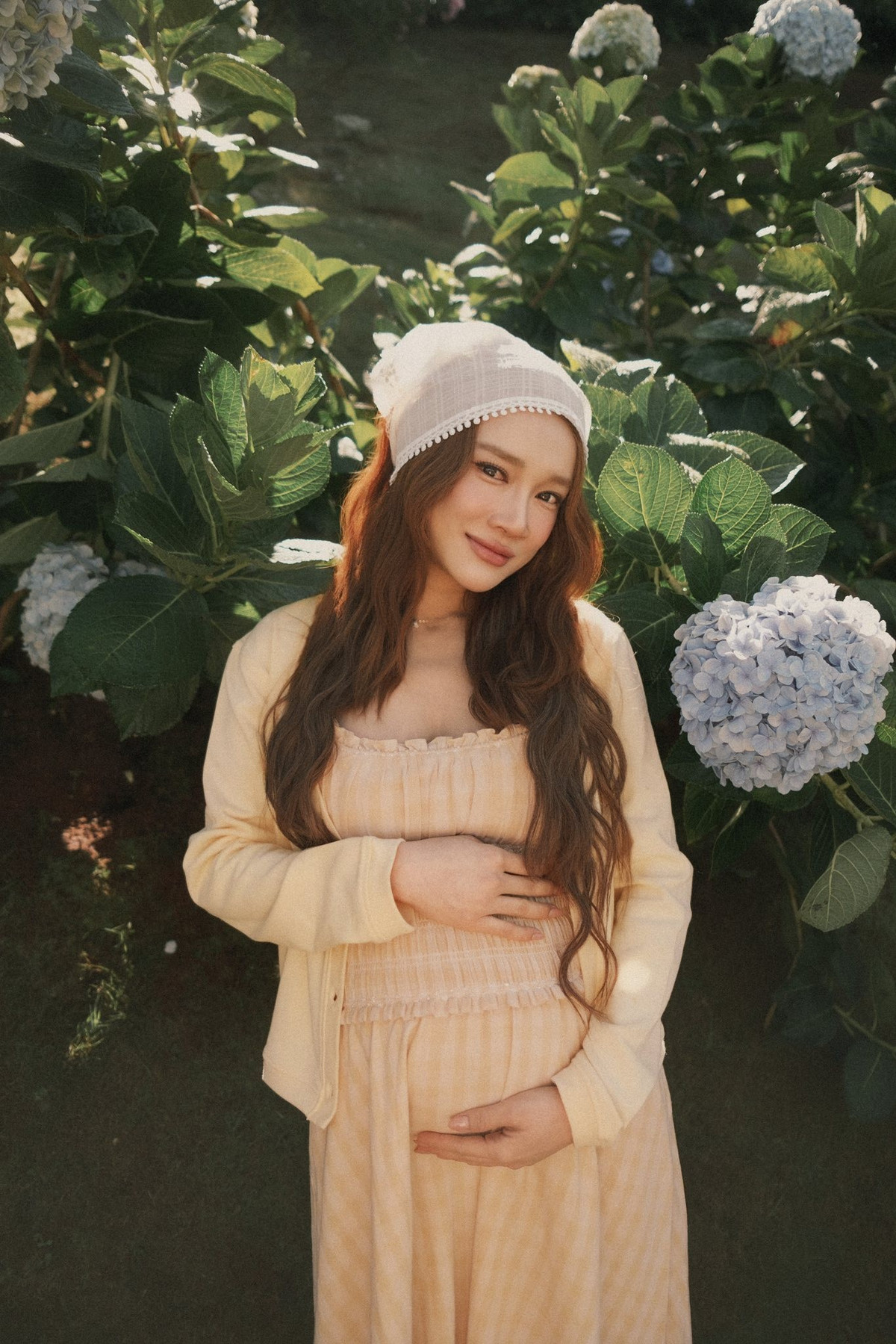 Thời điểm mang thai con thứ 3, Nhã Phương cũng được khen nhan sắc xinh đẹp.