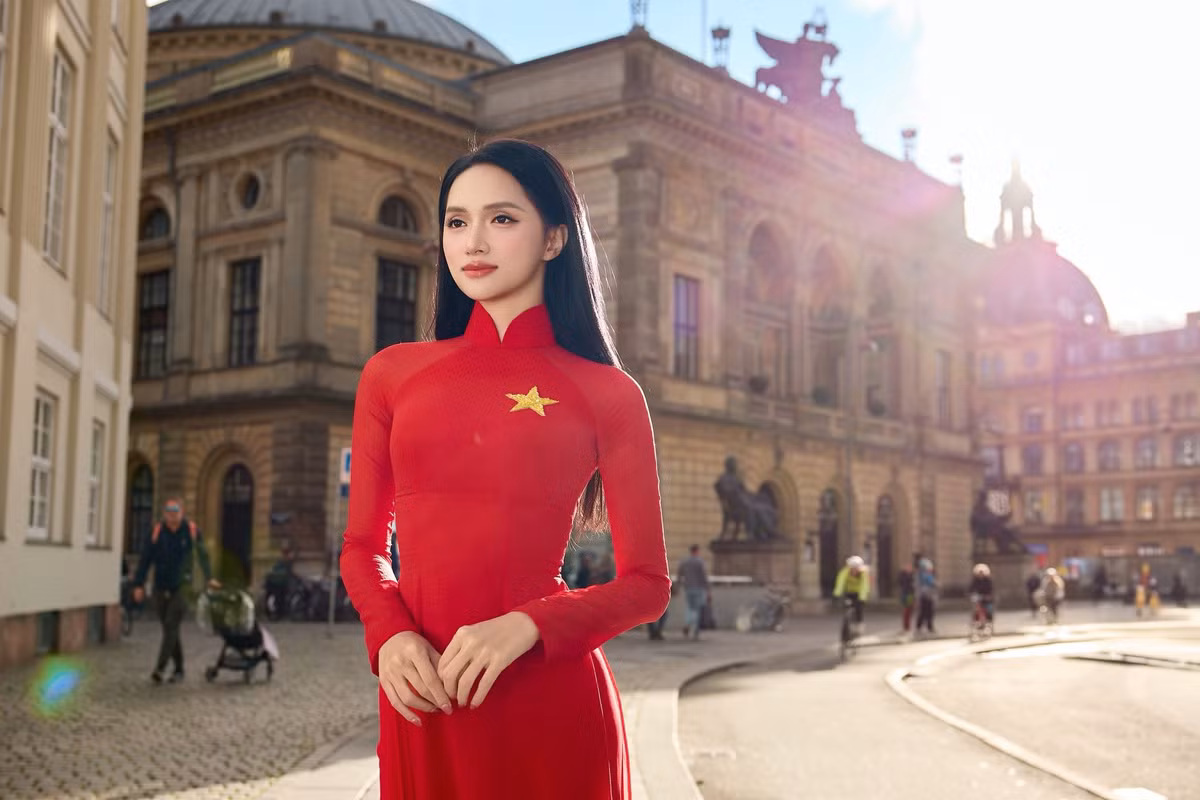 Để chuẩn bị cho Miss Universe 2025, Hương Giang đang tích cực rèn luyện kỹ năng catwalk, ứng xử và trau dồi kiến thức về các vấn đề xã hội, môi trường - những chủ đề thường được đề cập trong các phần thi của Miss Universe. Ảnh: FB Nguyễn Hương Giang