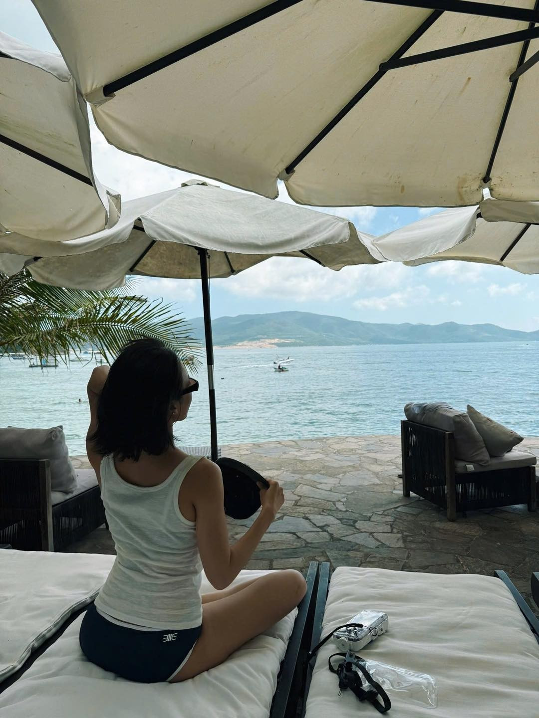 Đây được xem là một trong số ít lần Diệu Nhi chia sẻ hình ảnh diện bikini kể từ khi kết hôn với Anh Tú.