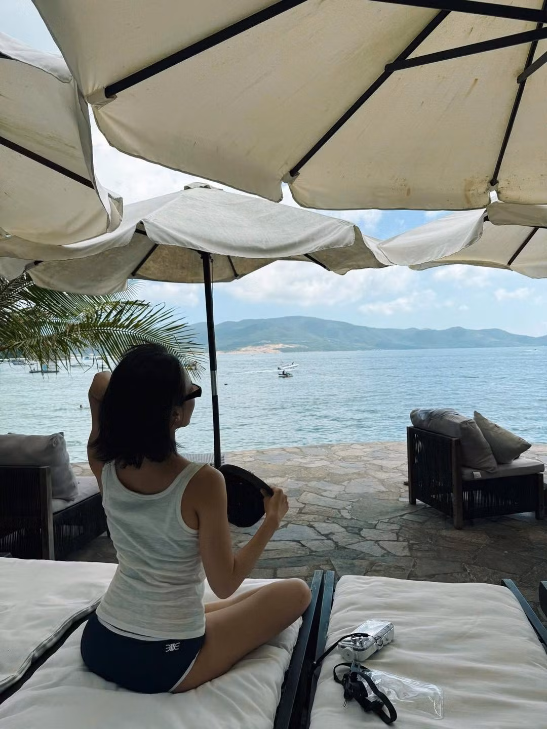 Đây được xem là một trong số ít lần Diệu Nhi chia sẻ hình ảnh diện bikini kể từ khi kết hôn với Anh Tú.