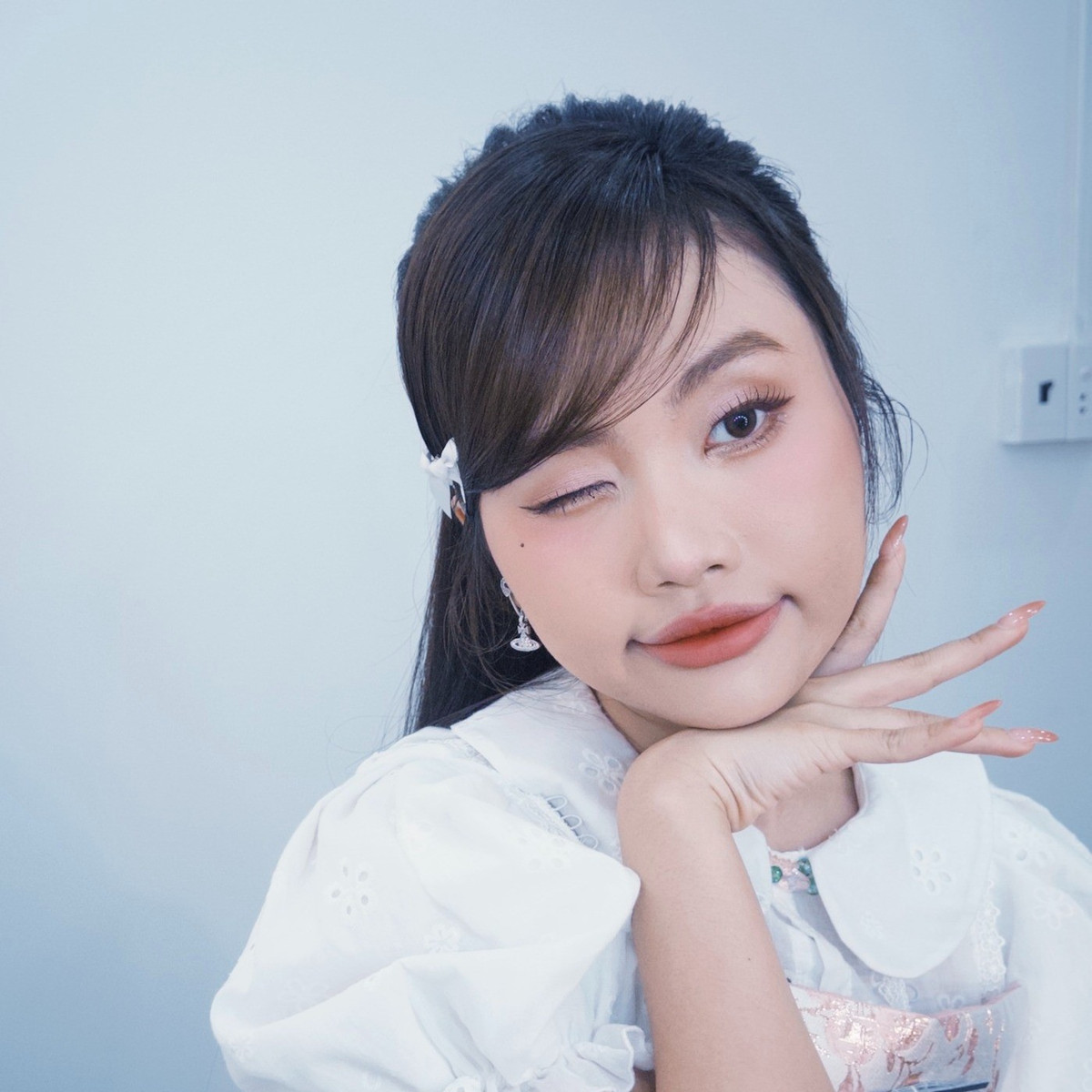 Phương Mỹ Chi hỏi: "Thấy gái đẹp bao giờ chưa?". Ảnh: FB Phương Mỹ Chi