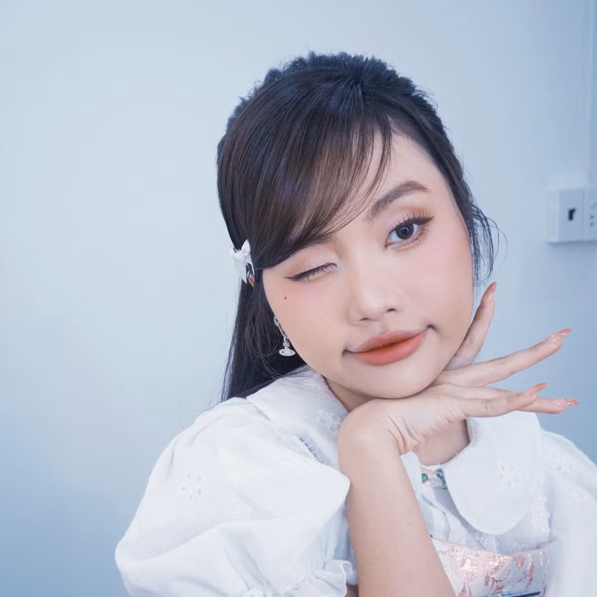 Phương Mỹ Chi hỏi: "Thấy gái đẹp bao giờ chưa?". Ảnh: FB Phương Mỹ Chi