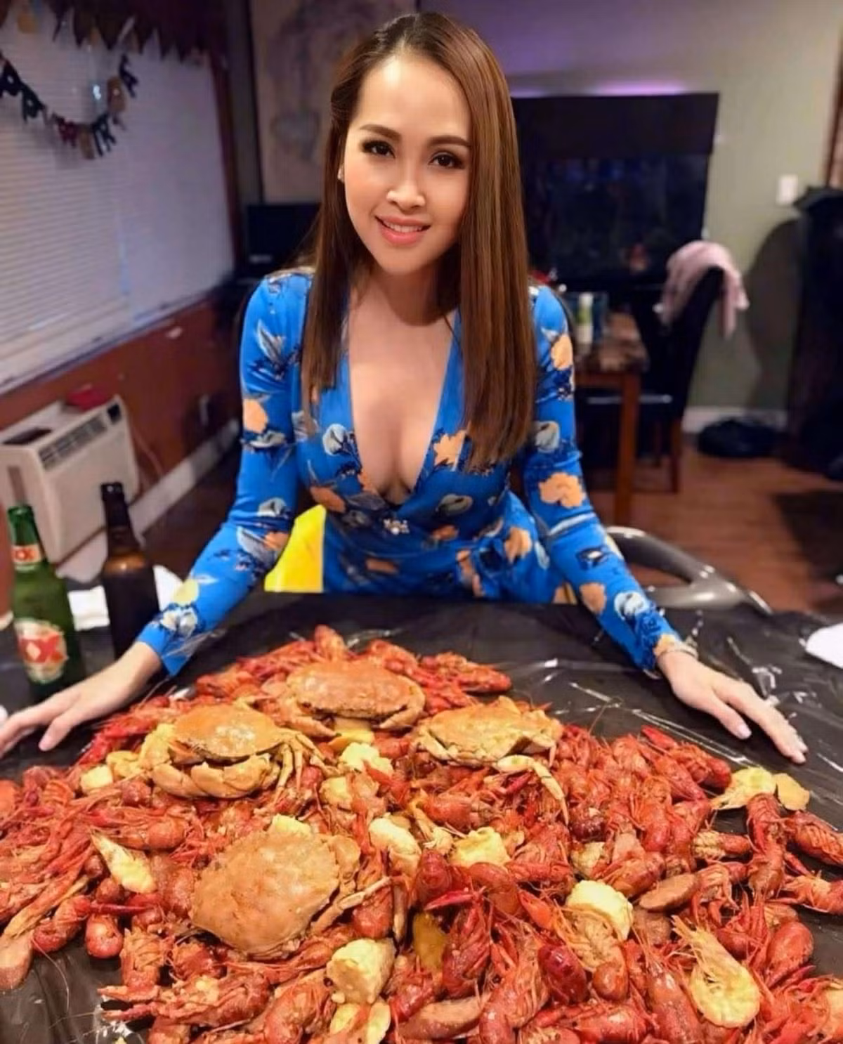 Chỗ dựa tinh thần lớn nhất của nữ diễn viên hiện tại chính là mẹ ruột và cô con gái 16 tuổi. Mẹ Minh Thư đã sang Mỹ từ lâu để phụ con gái chăm sóc cháu ngoại, giúp cô yên tâm hơn trong cuộc sống.