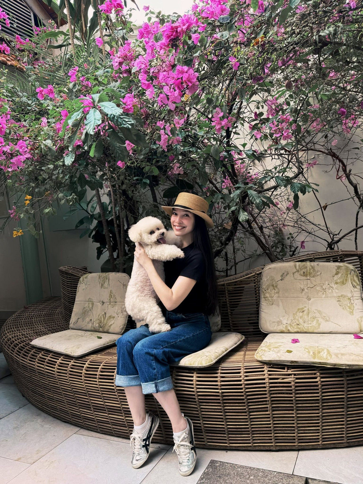 Dưới phần bình luận, không ít người bày tỏ sự ngưỡng mộ trước diện mạo tươi tắn của Hiền Thục, thậm chí còn nhận xét cô trông như “gái mới lớn”.