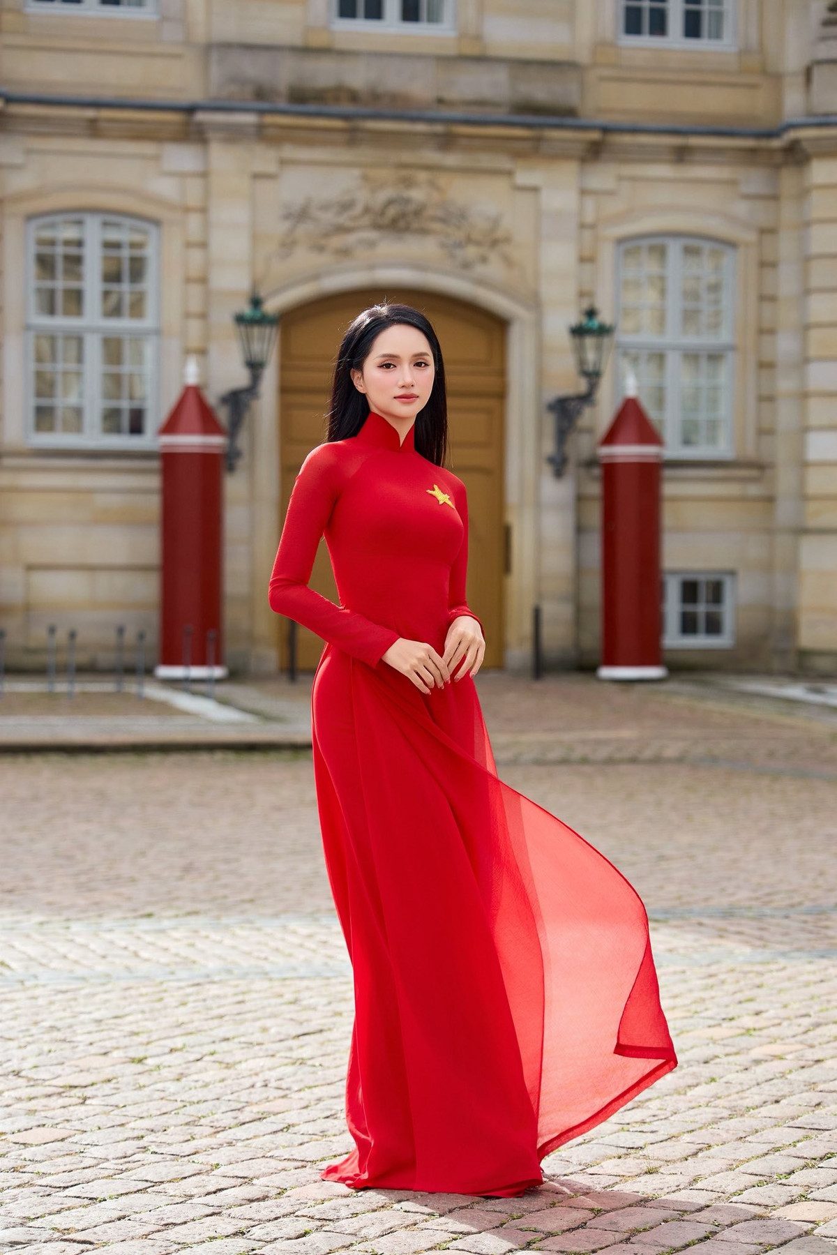 Nhiều bình luận bày tỏ sự ngưỡng mộ và kỳ vọng lớn vào màn thể hiện của cô tại Miss Universe 2025.