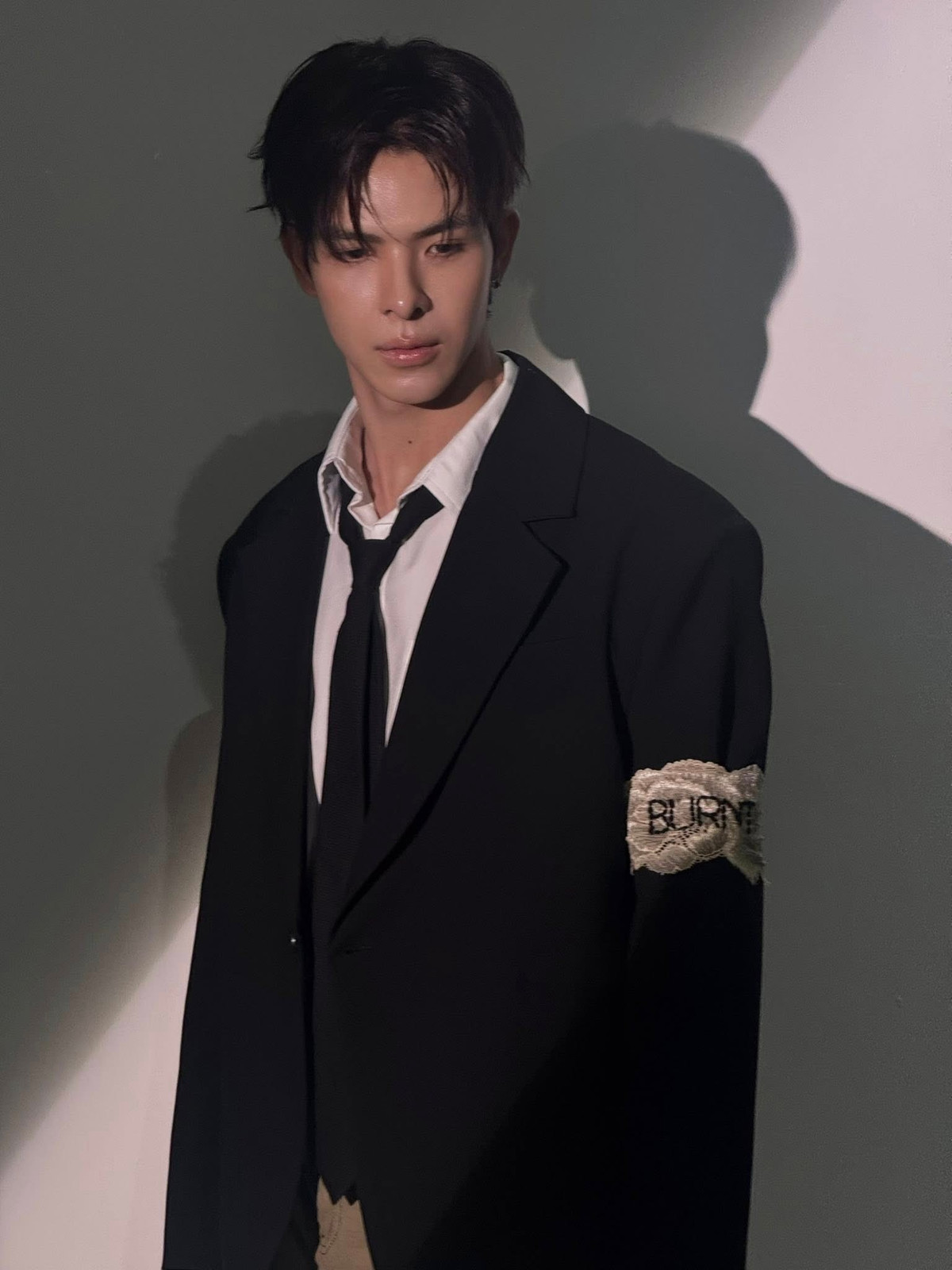 Nếu theo dõi Denis Đặng ở ngoài đời công chúng sẽ thấy một hình ảnh hoàn toàn khác.