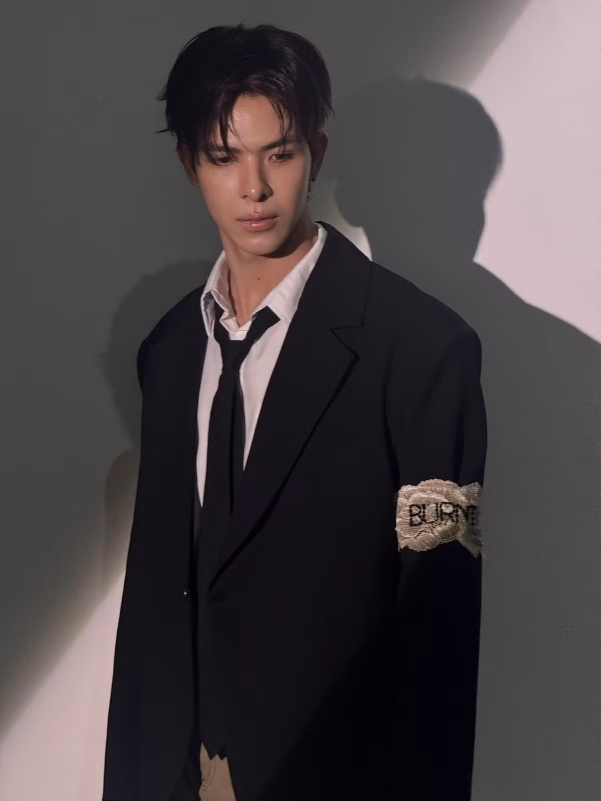 Nếu theo dõi Denis Đặng ở ngoài đời công chúng sẽ thấy một hình ảnh hoàn toàn khác.