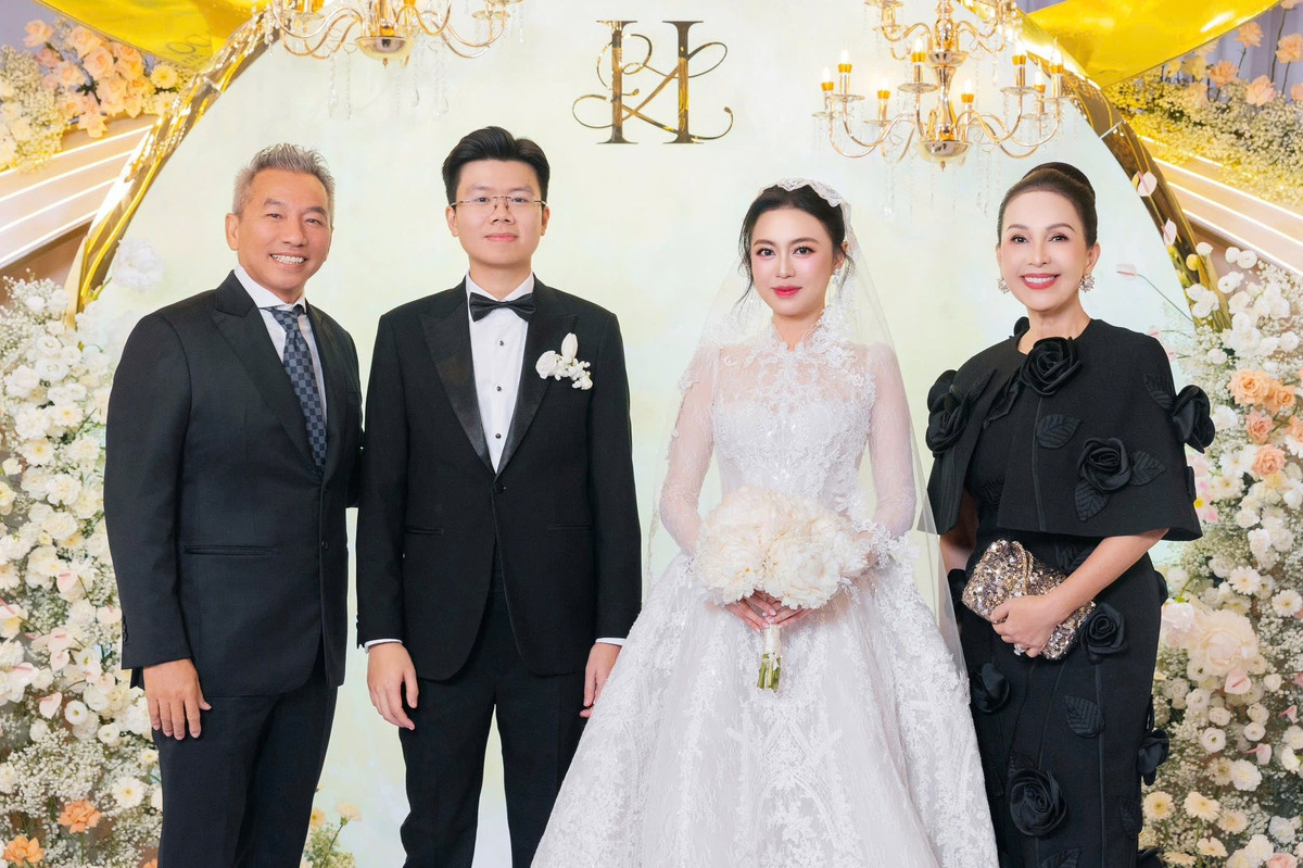 Diễn viên 63 tuổi Diễm My mặc đầm đen thanh lịch, thu hút chú ý tại hôn lễ của Ruby Nguyễn và thiếu gia Phan Hoàng. Ảnh: FB Diễm My