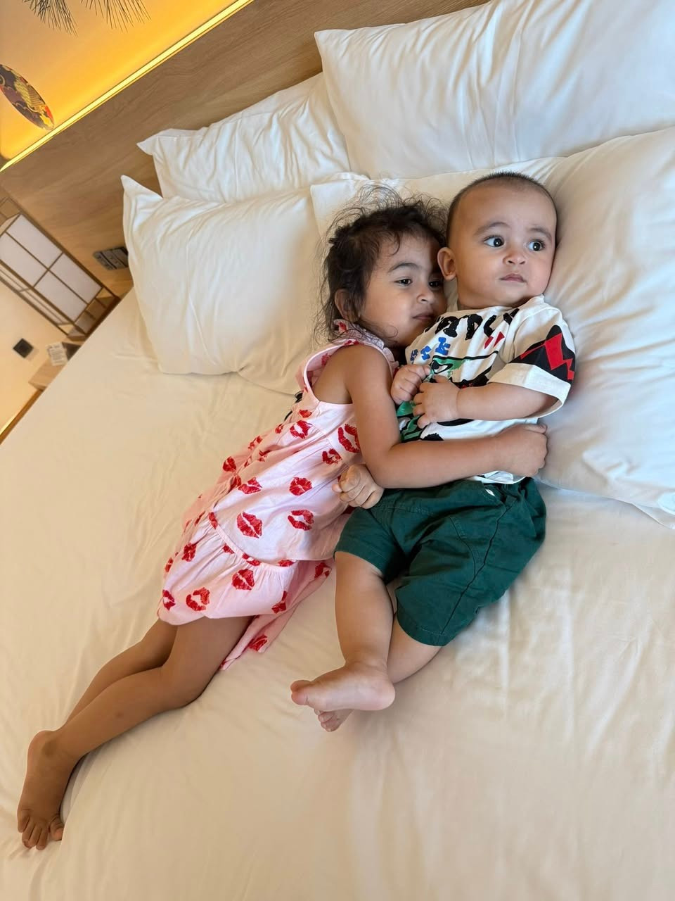 Võ Hạ Trâm đưa hai con cùng đi diễn, đồng thời kết hợp du lịch hè. Ảnh: FB Võ Hạ Trâm