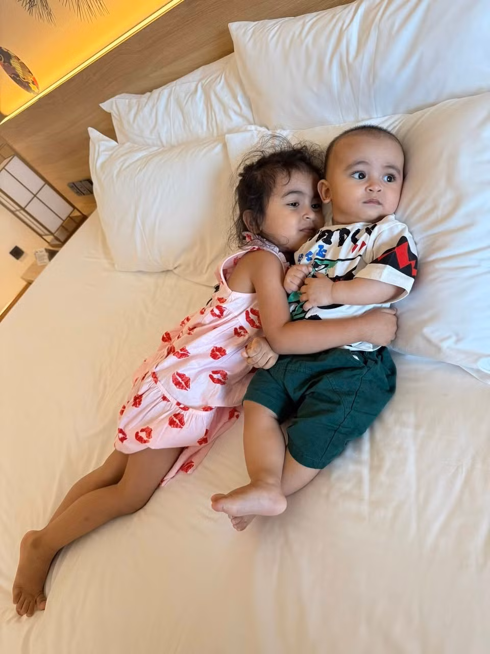 Võ Hạ Trâm đưa hai con cùng đi diễn, đồng thời kết hợp du lịch hè. Ảnh: FB Võ Hạ Trâm