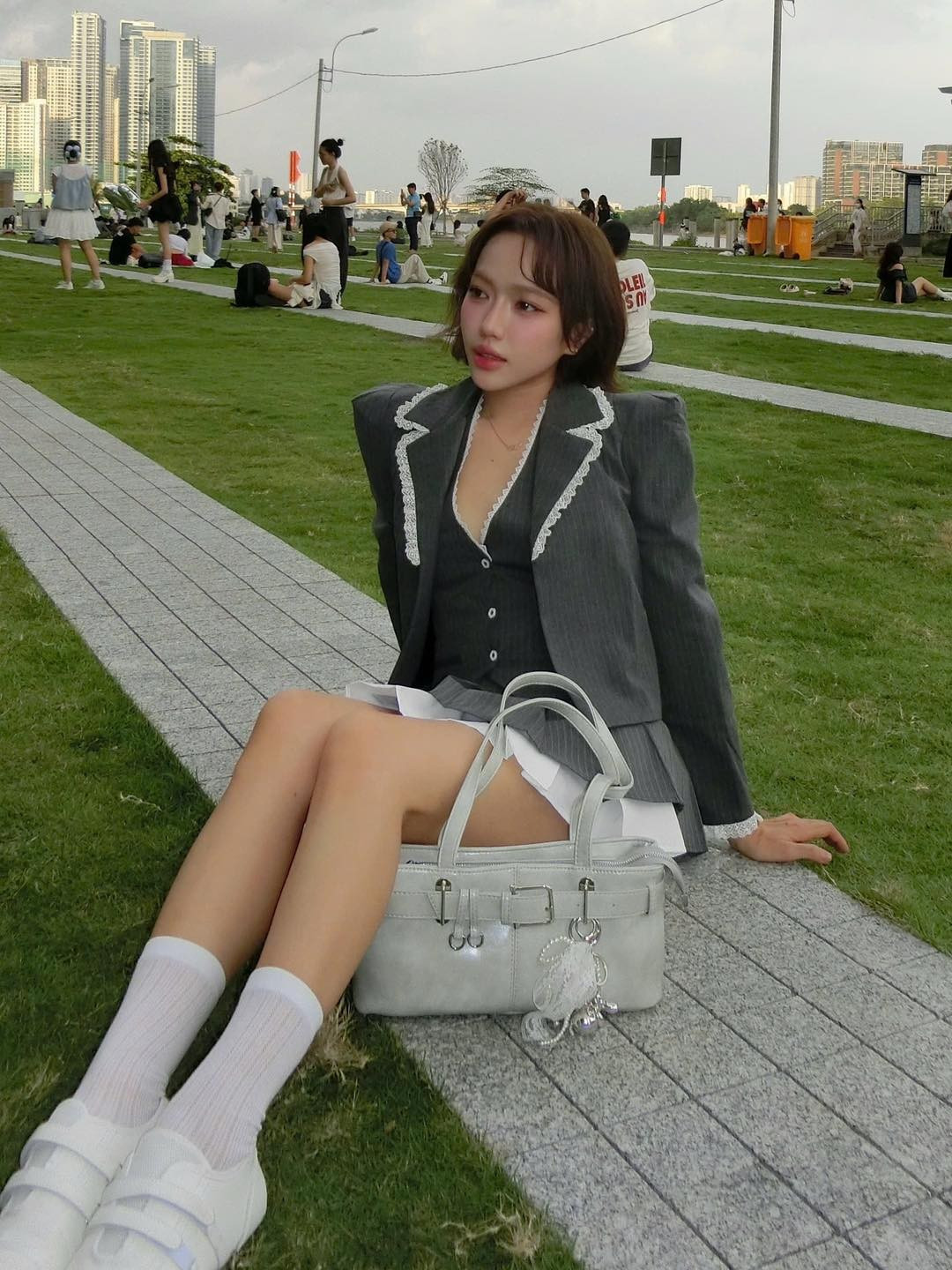 Diệu Nhi hóa nữ sinh: "Đồng chí Nhi nay thành nữ sinh xuống phố nè". Ảnh: FB Diệu Nhi