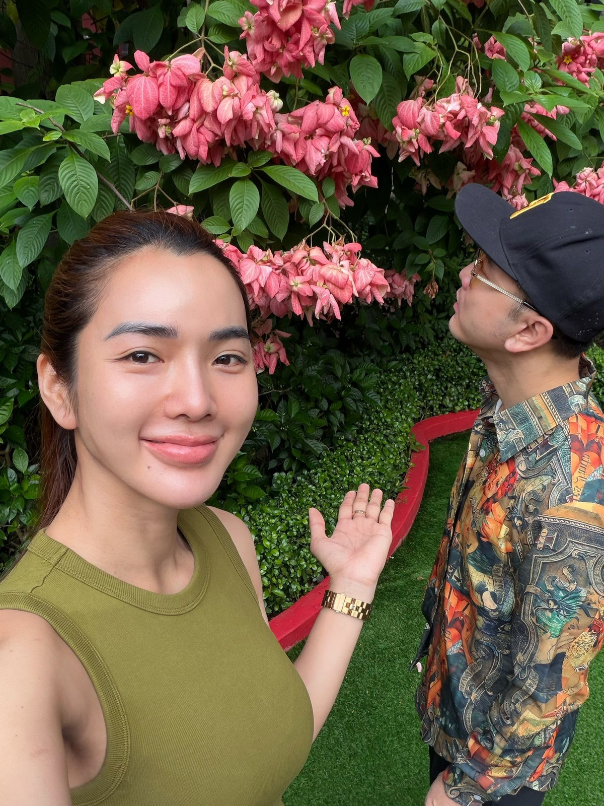 Cựu người mẫu Kim Cương - bà xã Ưng Hoàng Phúc - "than thở" rằng trong hơn 10 năm gắn bó, nam ca sĩ ít nói, hiếm khi ngọt ngào hay thể hiện tình cảm với vợ. Ảnh: FB Võ Kim Cương