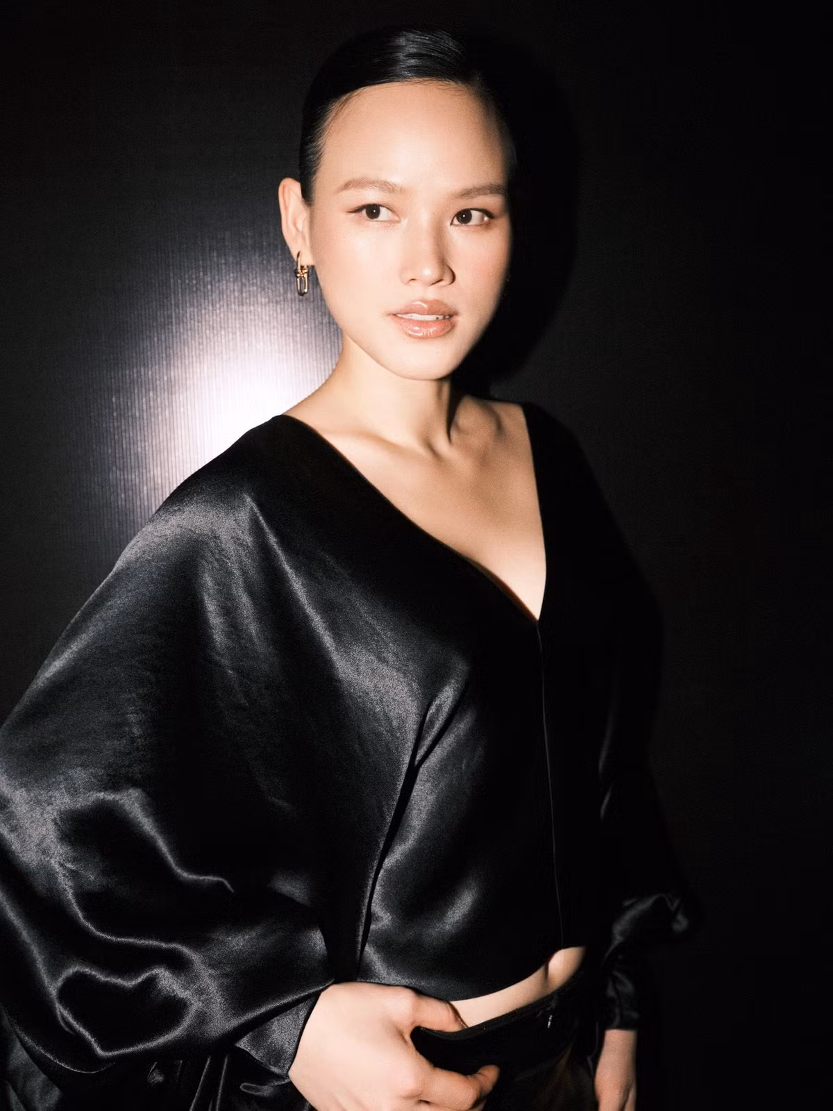 Thần thái sắc sảo và phong độ chuẩn siêu mẫu khiến nhiều người phải thốt lên “xin bí quyết” giữ dáng sau sinh.